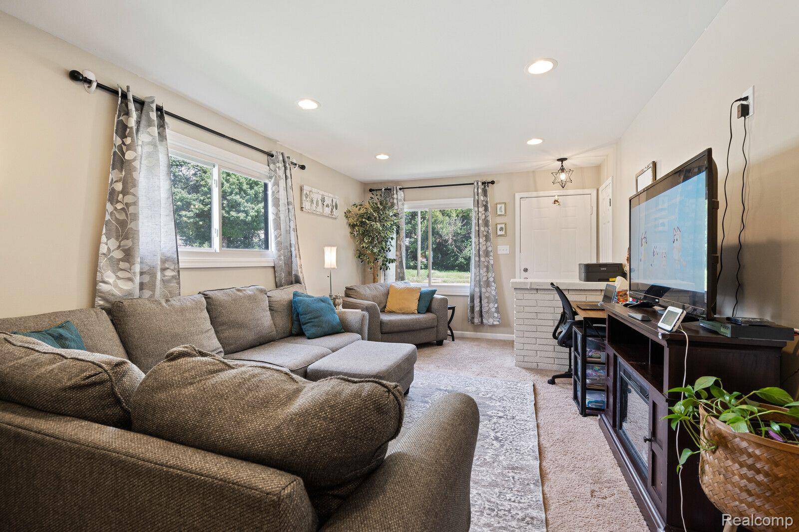 Clinton Township, MI 48036,23612 CARLINGTON ST