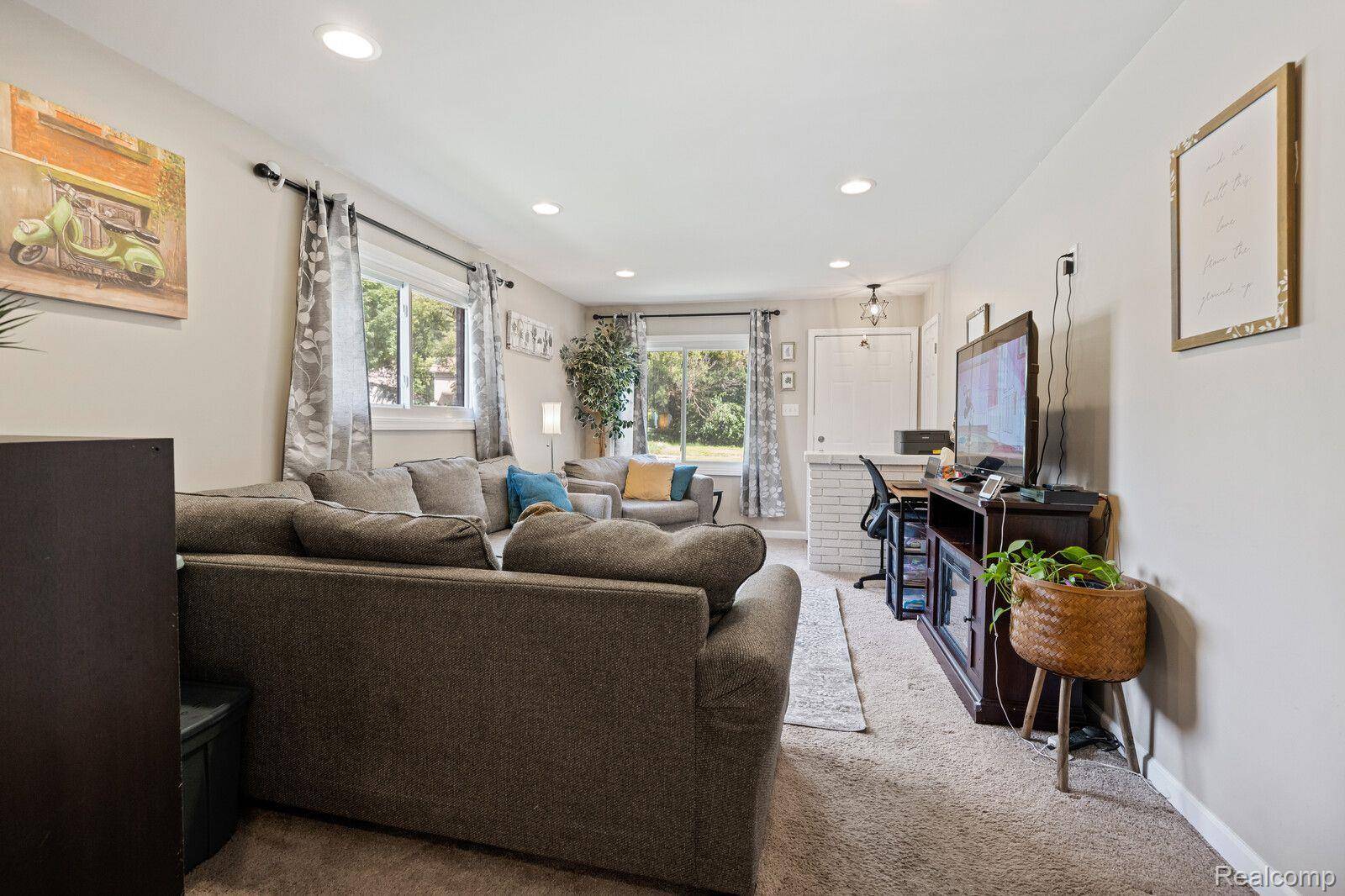 Clinton Township, MI 48036,23612 CARLINGTON ST