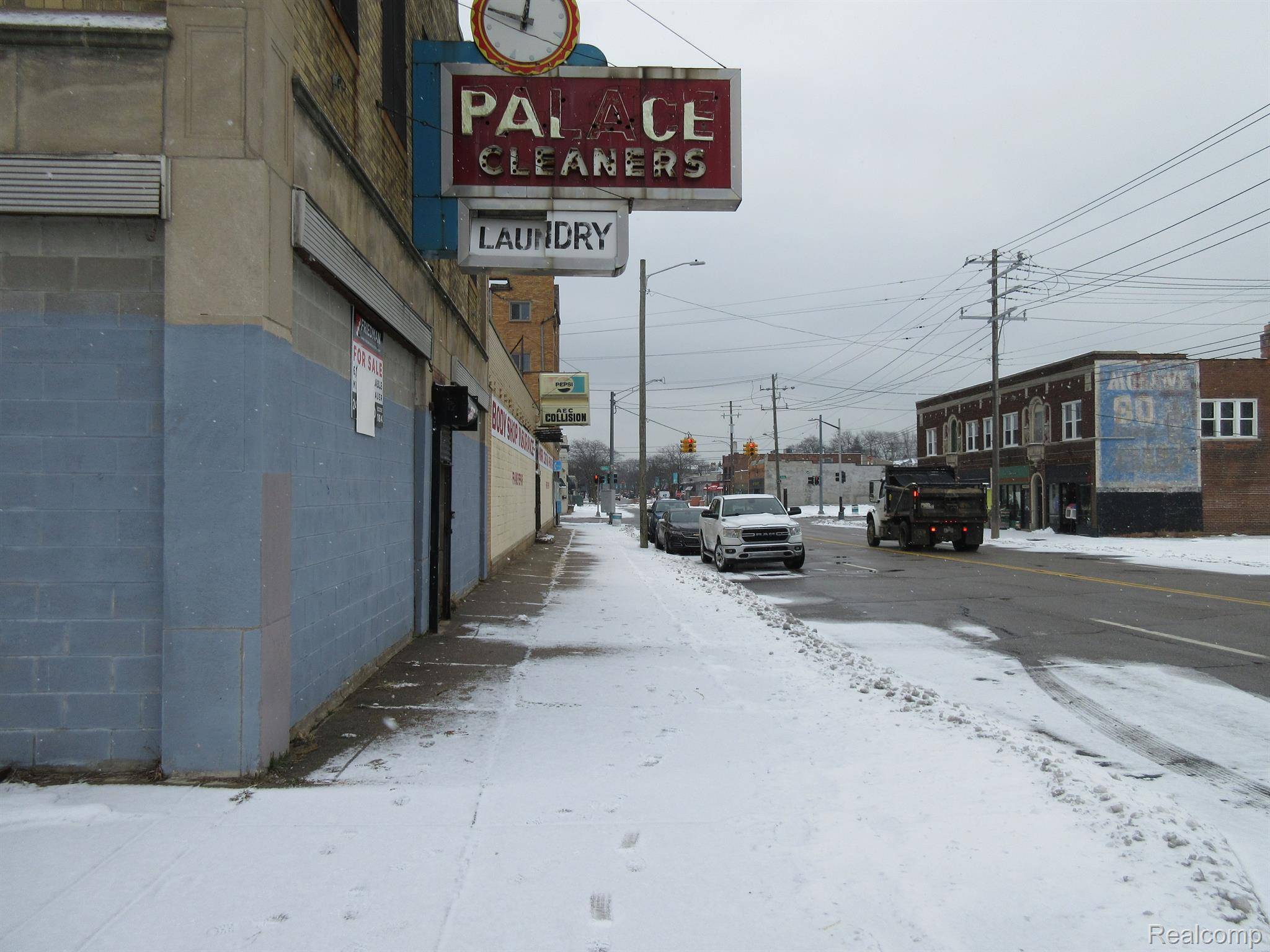 Detroit, MI 48215,14801 KERCHEVAL ST