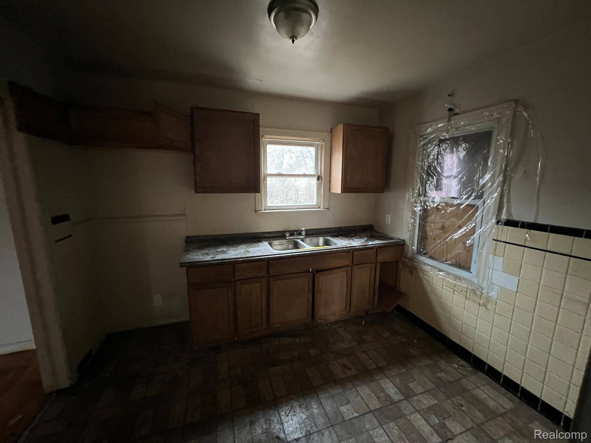 Detroit, MI 48221,8728 W 7 MILE RD