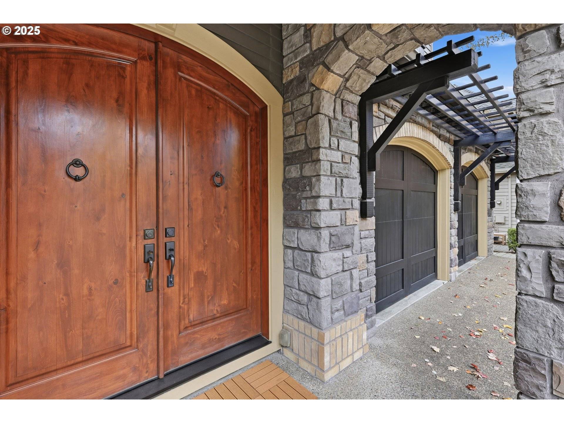 Lake Oswego, OR 97035,5513 RACHEL LN