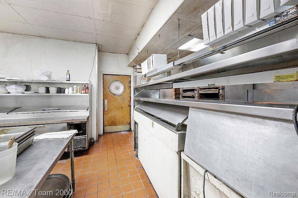 MI 48135,29633 FORD RD