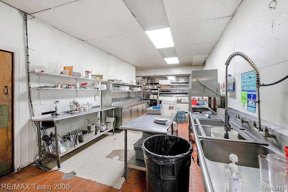 MI 48135,29633 FORD RD