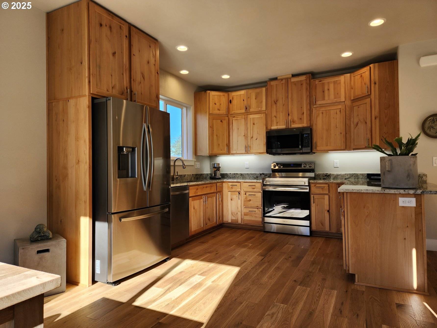 Bandon, OR 97411,891 NE DIVISION AVE