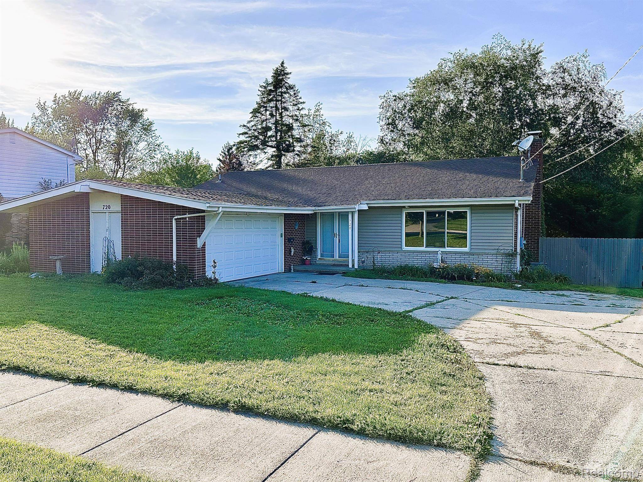 Grand Blanc, MI 48439,720 E GRAND BLANC RD