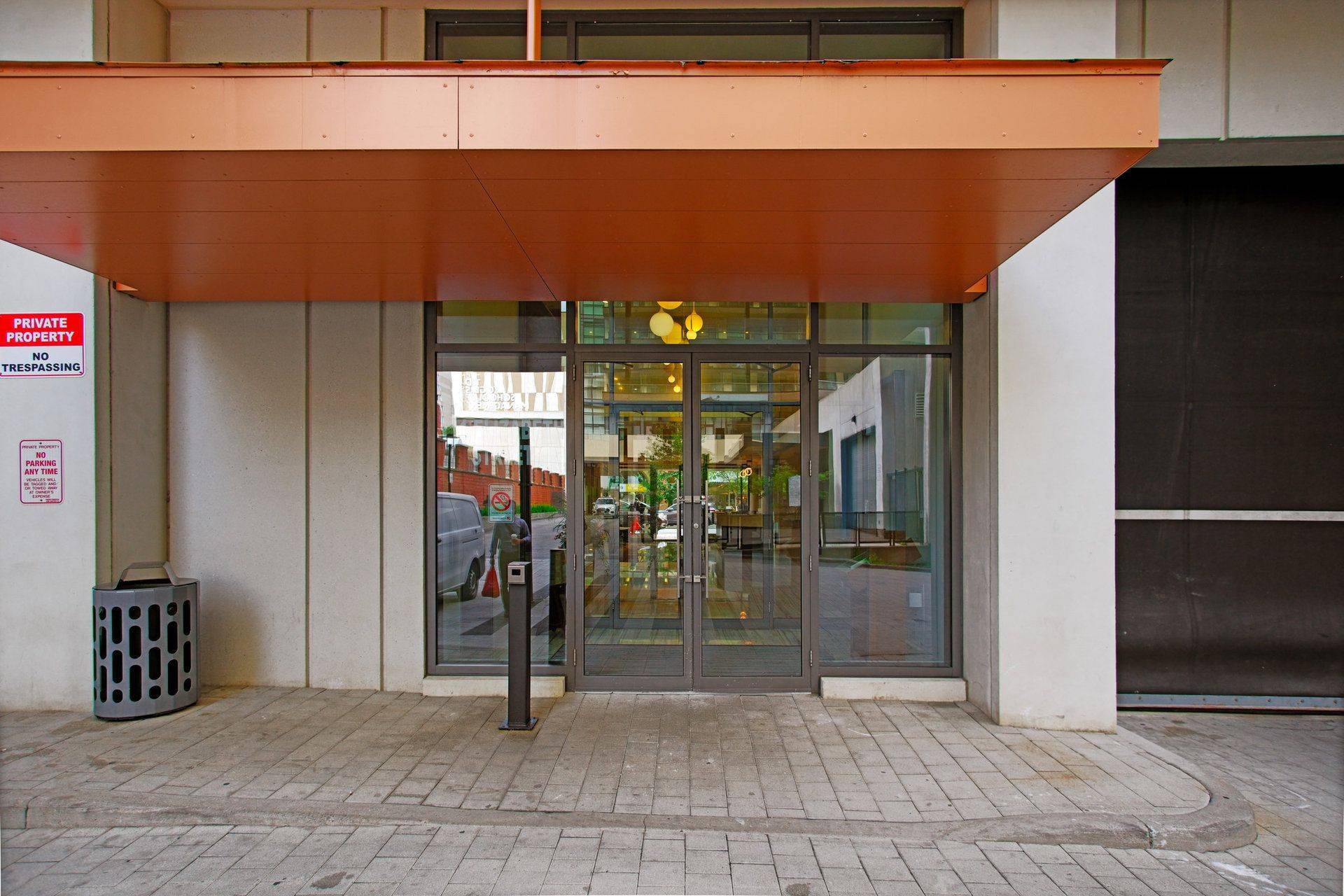 Toronto C01, ON M5G 1P7,111 Elizabeth ST #1118