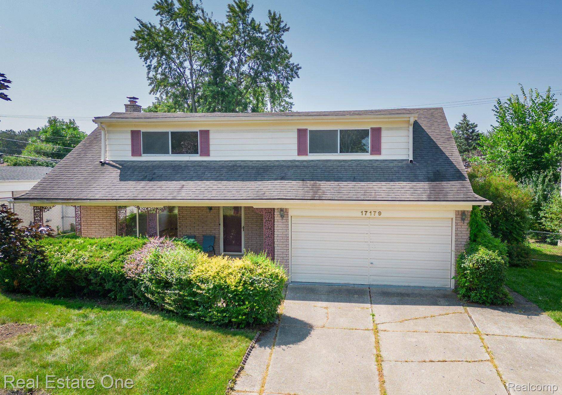 Southfield, MI 48076,17179 W 13 MILE RD