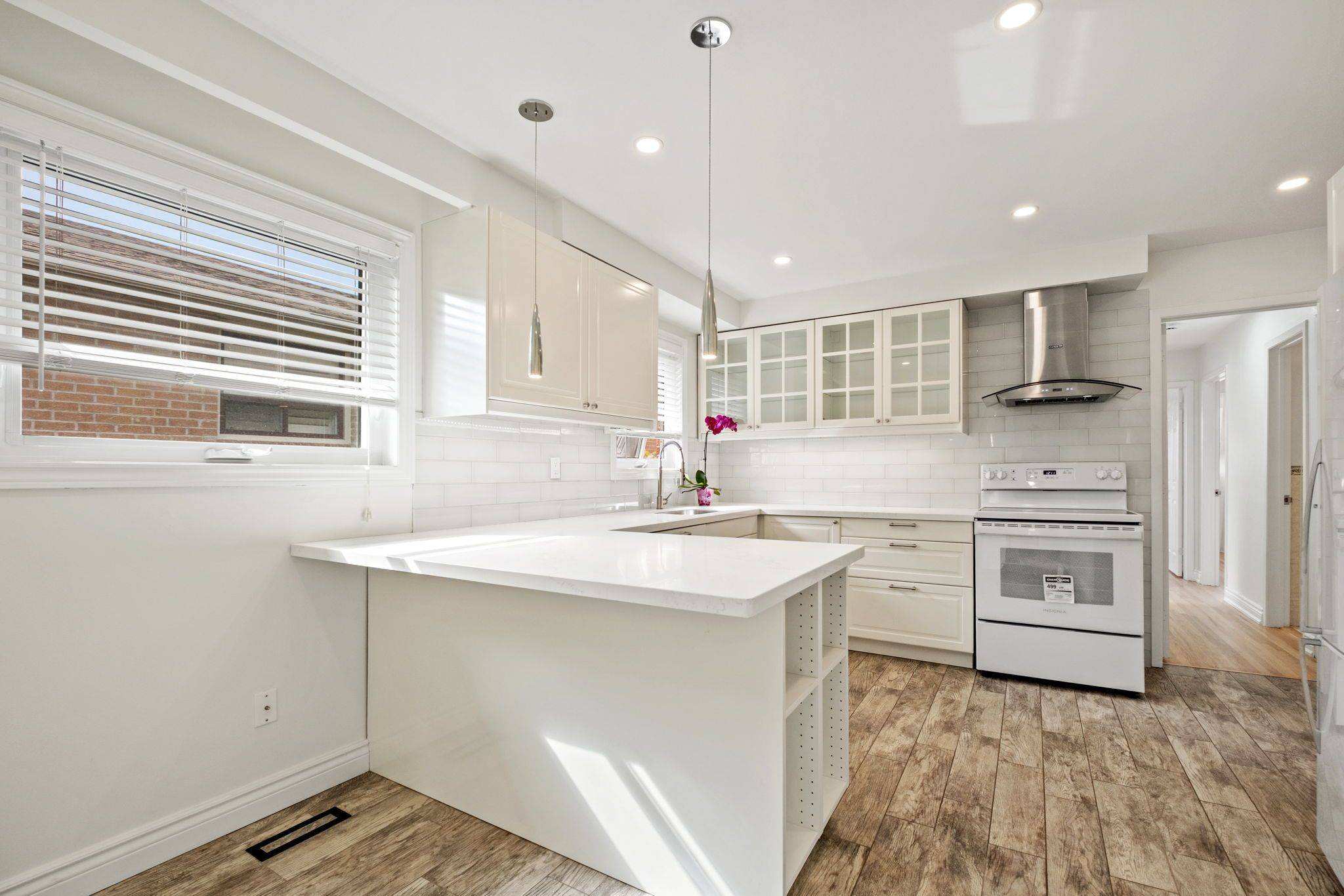 Mississauga, ON L5B 2J2,471 Fergo AVE