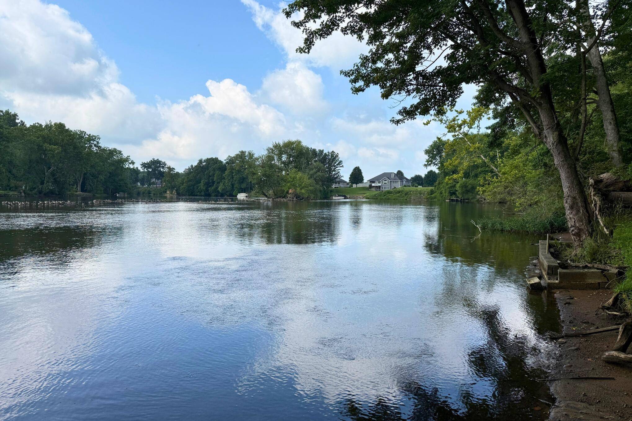 Constantine, MI 49042,v/l on Locust ST