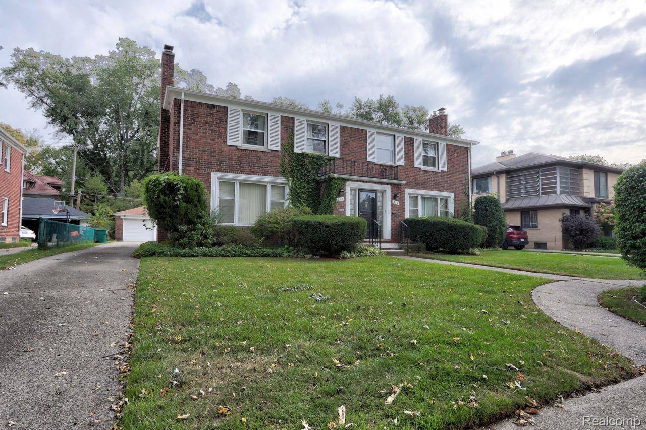 Grosse Pointe Park, MI 48230,916 HARCOURT RD