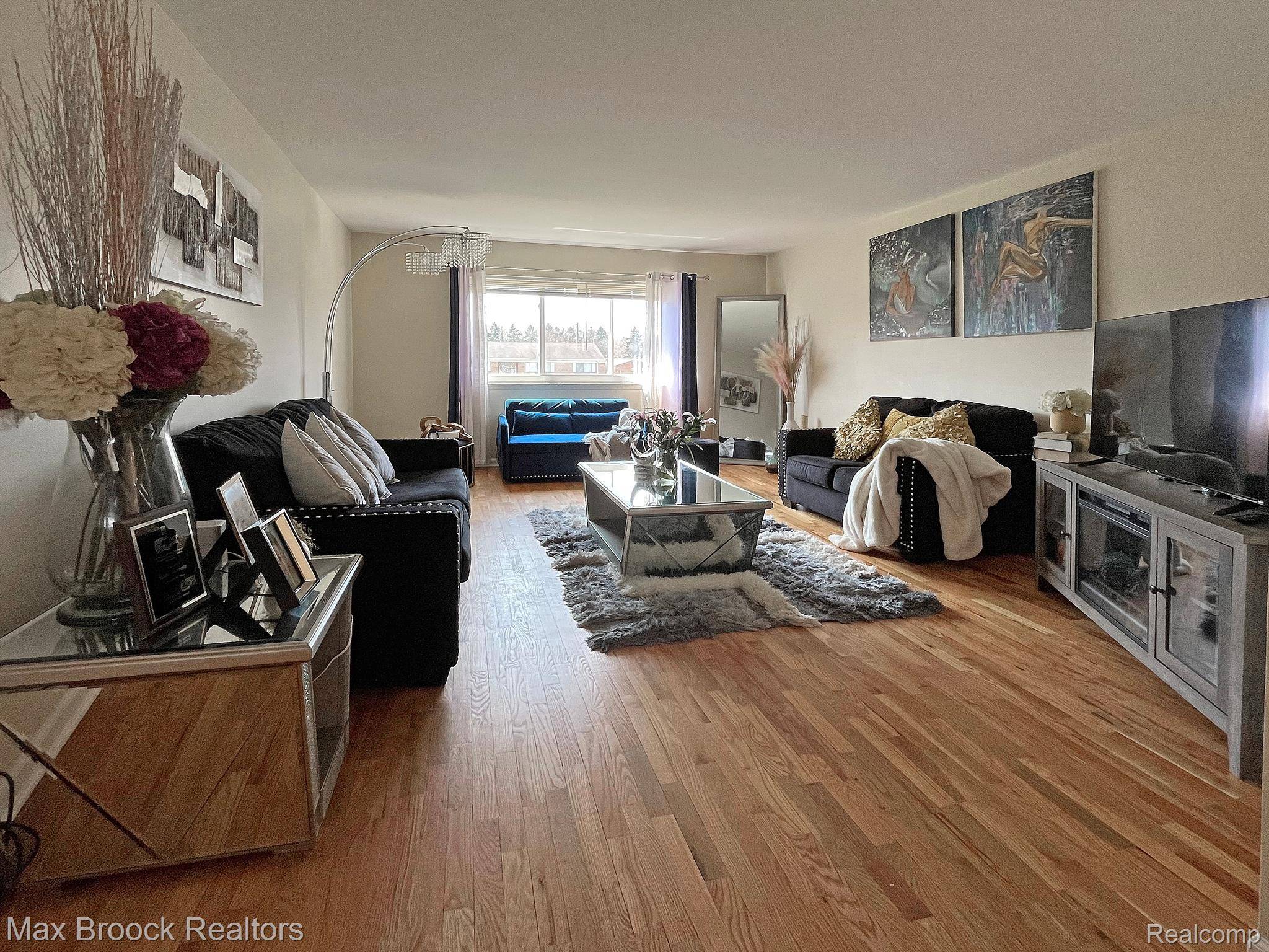 Bloomfield Hills, MI 48302,801 W LONG LAKE RD #A-4