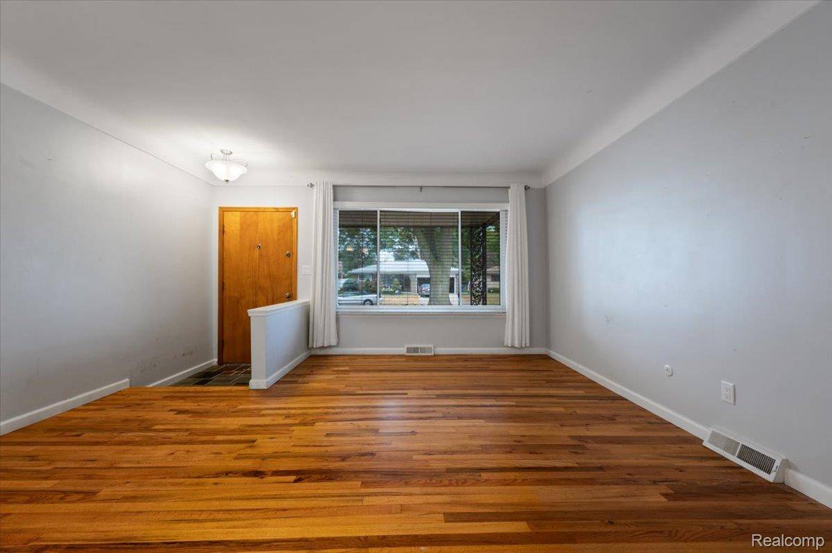 Warren, MI 48092,28130 Liberty DR