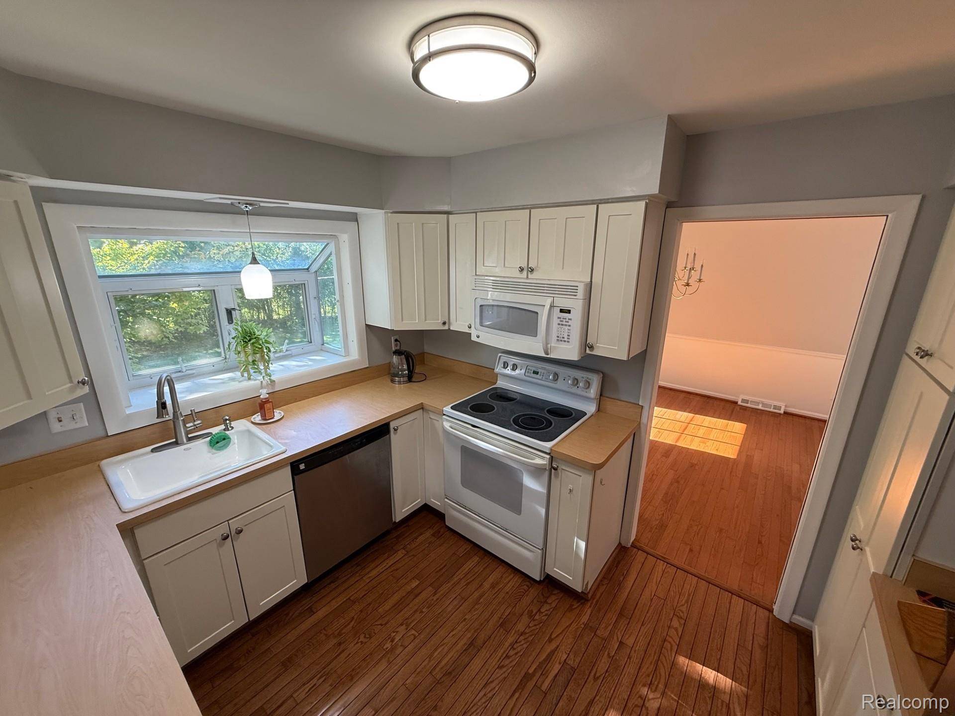 Farmington Hills, MI 48331,28721 Oak Point DR