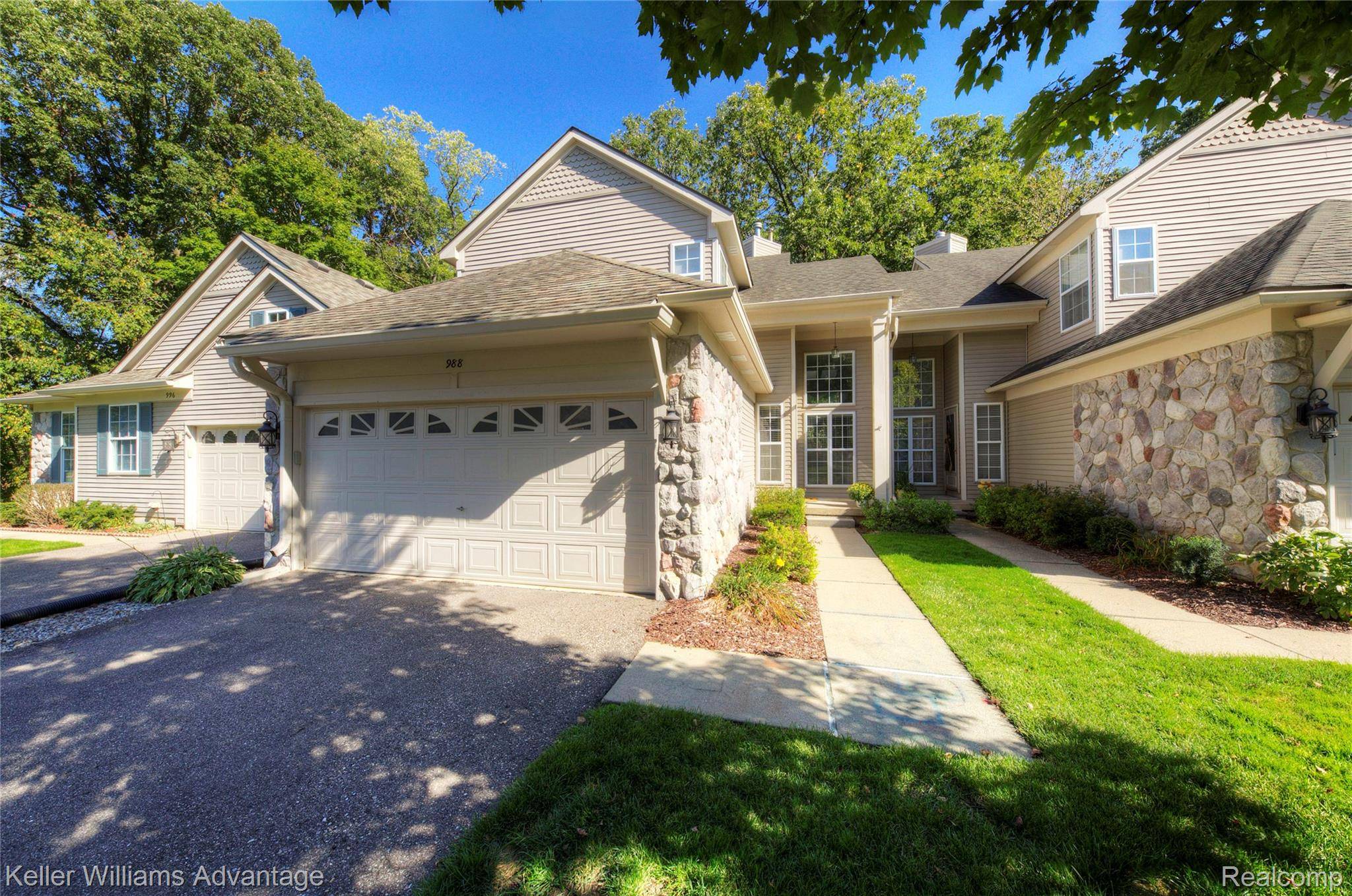 Wixom, MI 48393,988 Calpernia