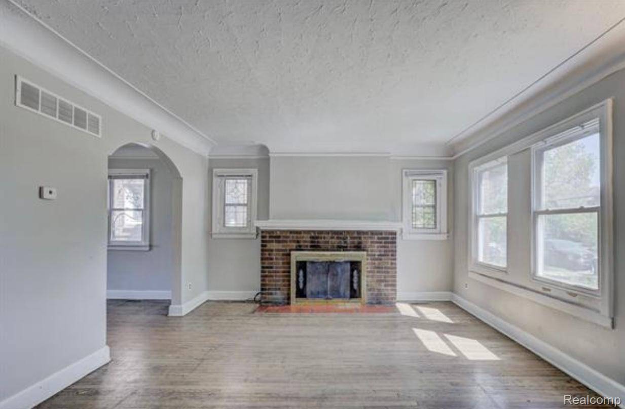 Detroit, MI 48221,18613 Santa Rosa DR