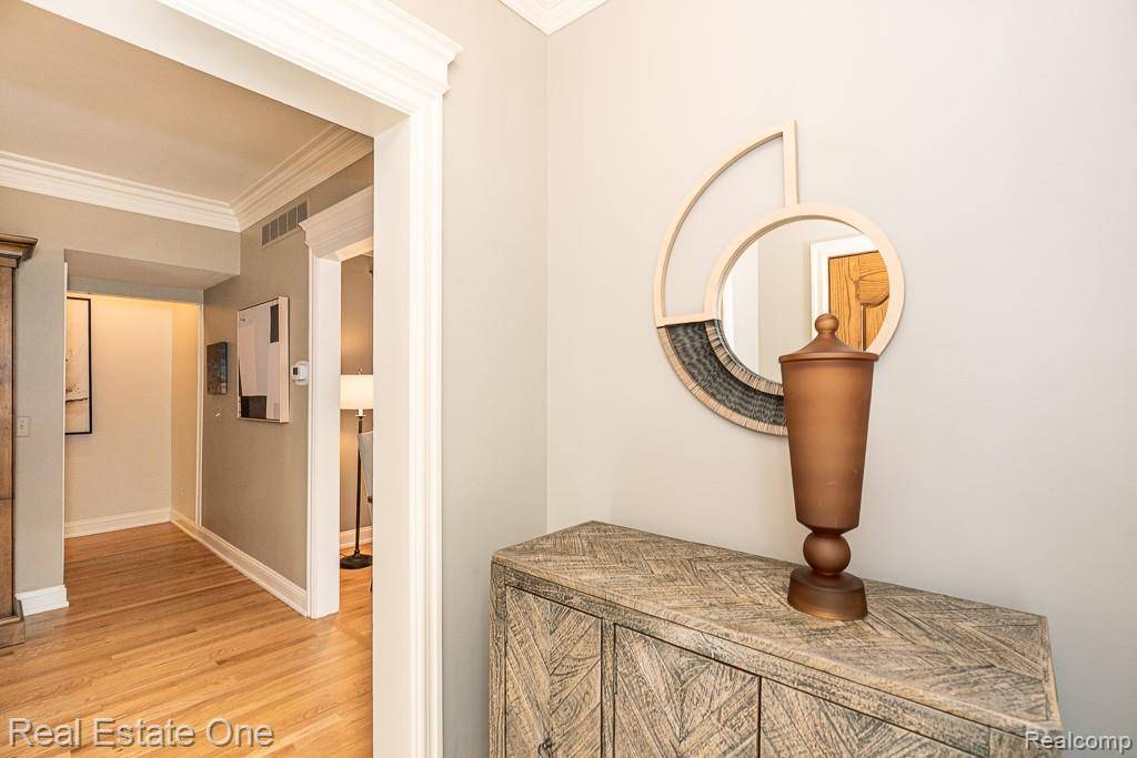 Rochester, MI 48307,402 W 4th ST