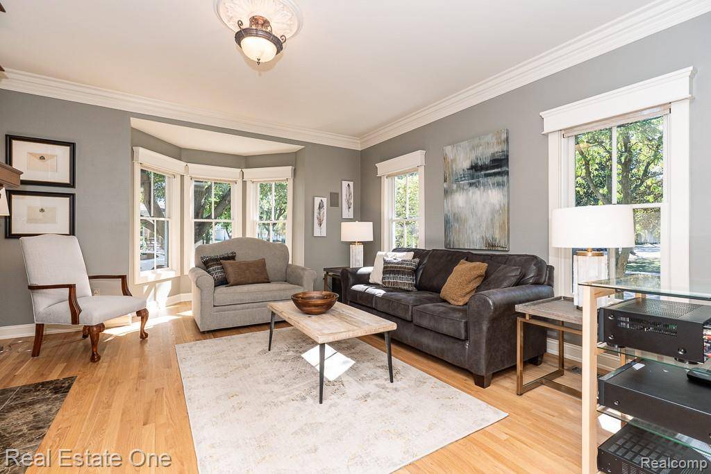 Rochester, MI 48307,402 W 4th ST