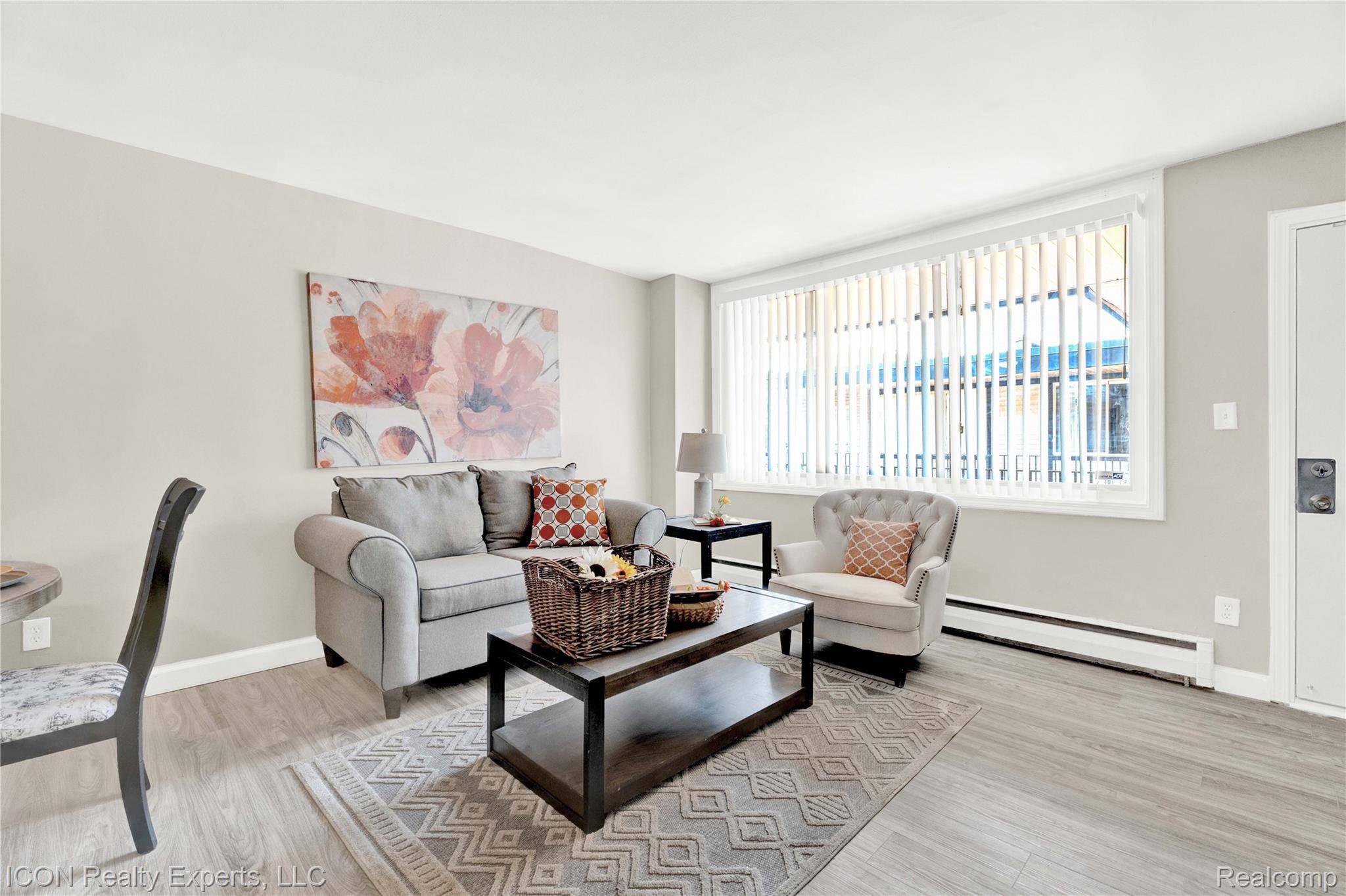 Detroit, MI 48219,18400 Lahser RD