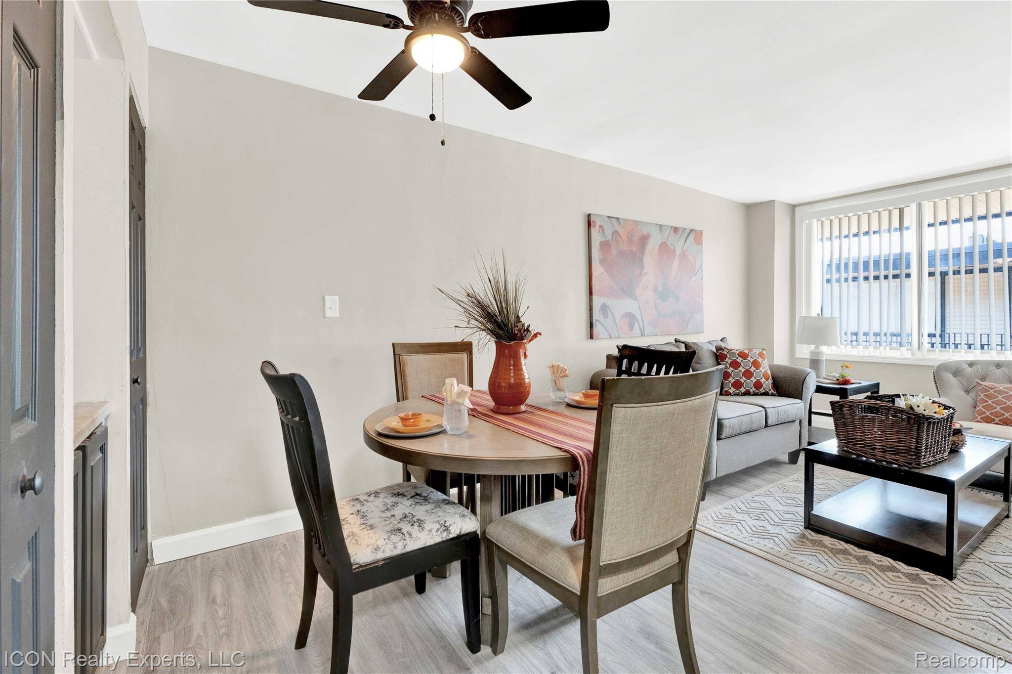 Detroit, MI 48219,18400 Lahser RD