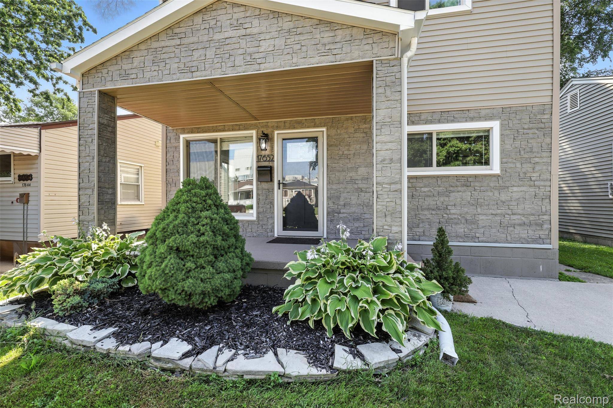 Melvindale, MI 48122,17652 Robert ST