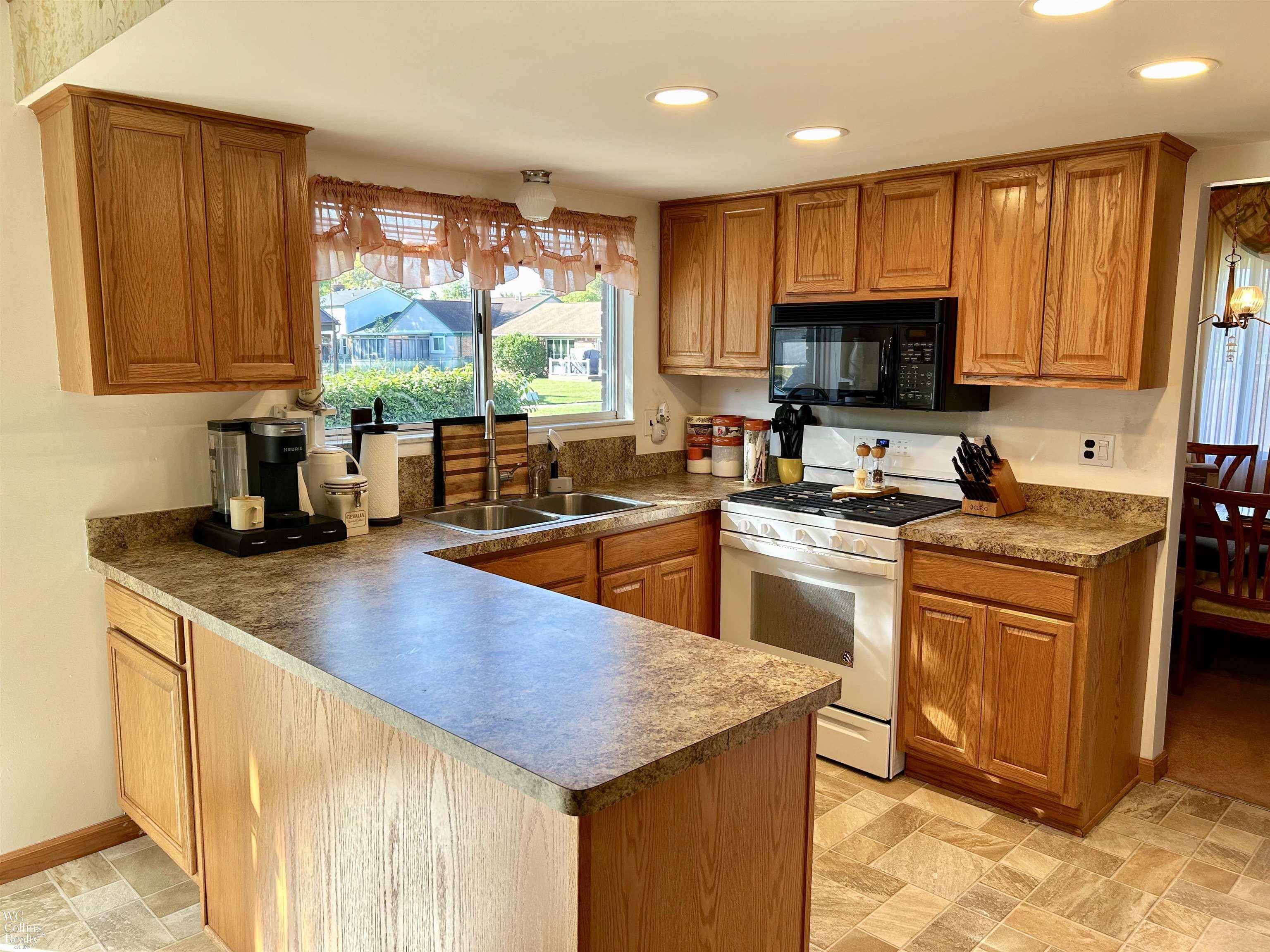 Fraser, MI 48026,15621 Lauren LN