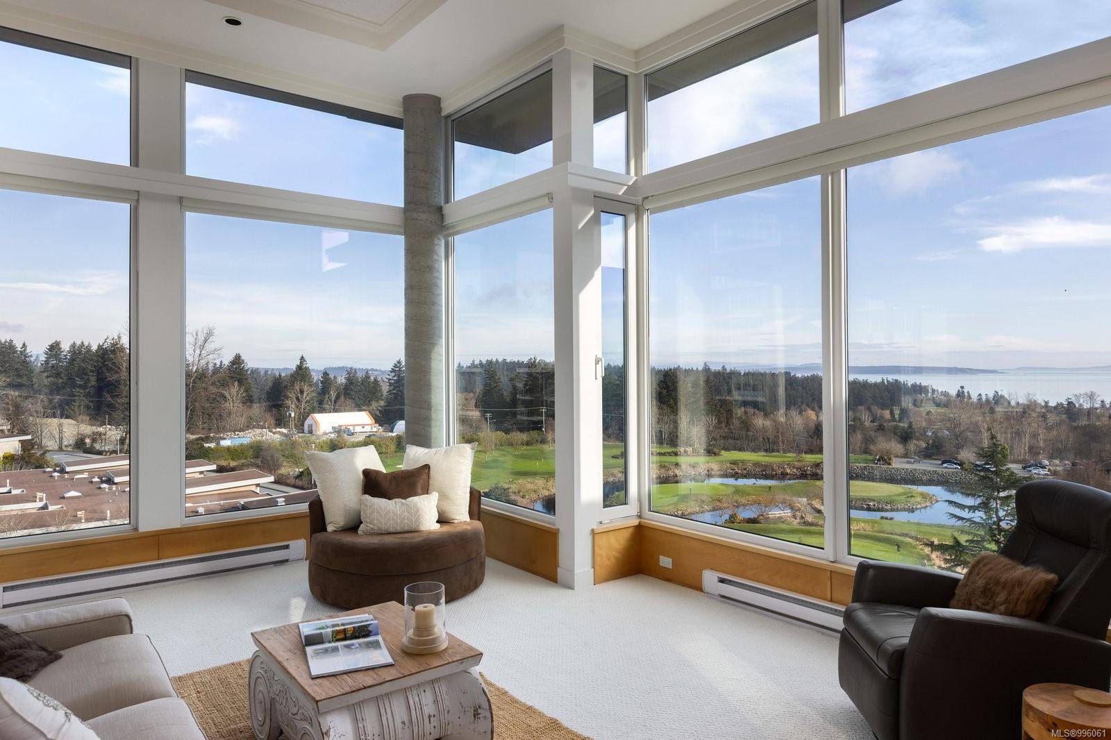 Saanich, BC V8Y 3H9,5350 Sayward Hill Cres #604