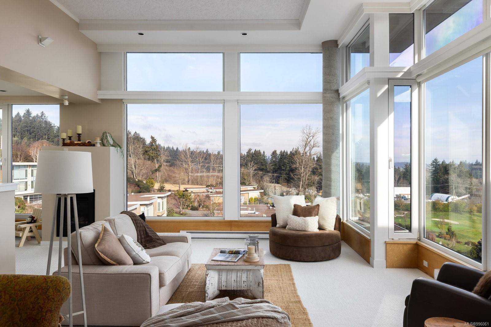 Saanich, BC V8Y 3H9,5350 Sayward Hill Cres #604