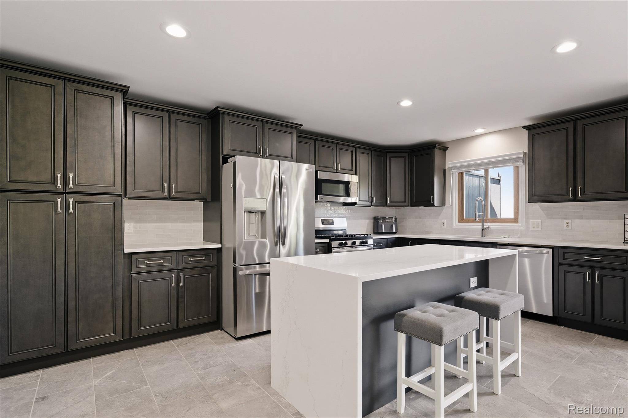 Rochester Hills, MI 48309,2283 Crystal DR