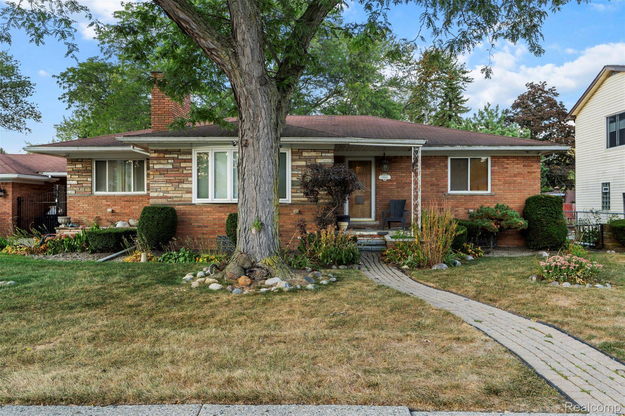 Harper Woods, MI 48225,19945 Woodside ST