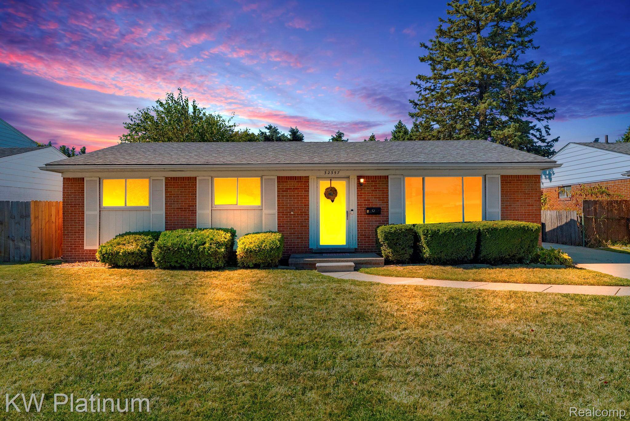 Fraser, MI 48026,32357 Kelly RD