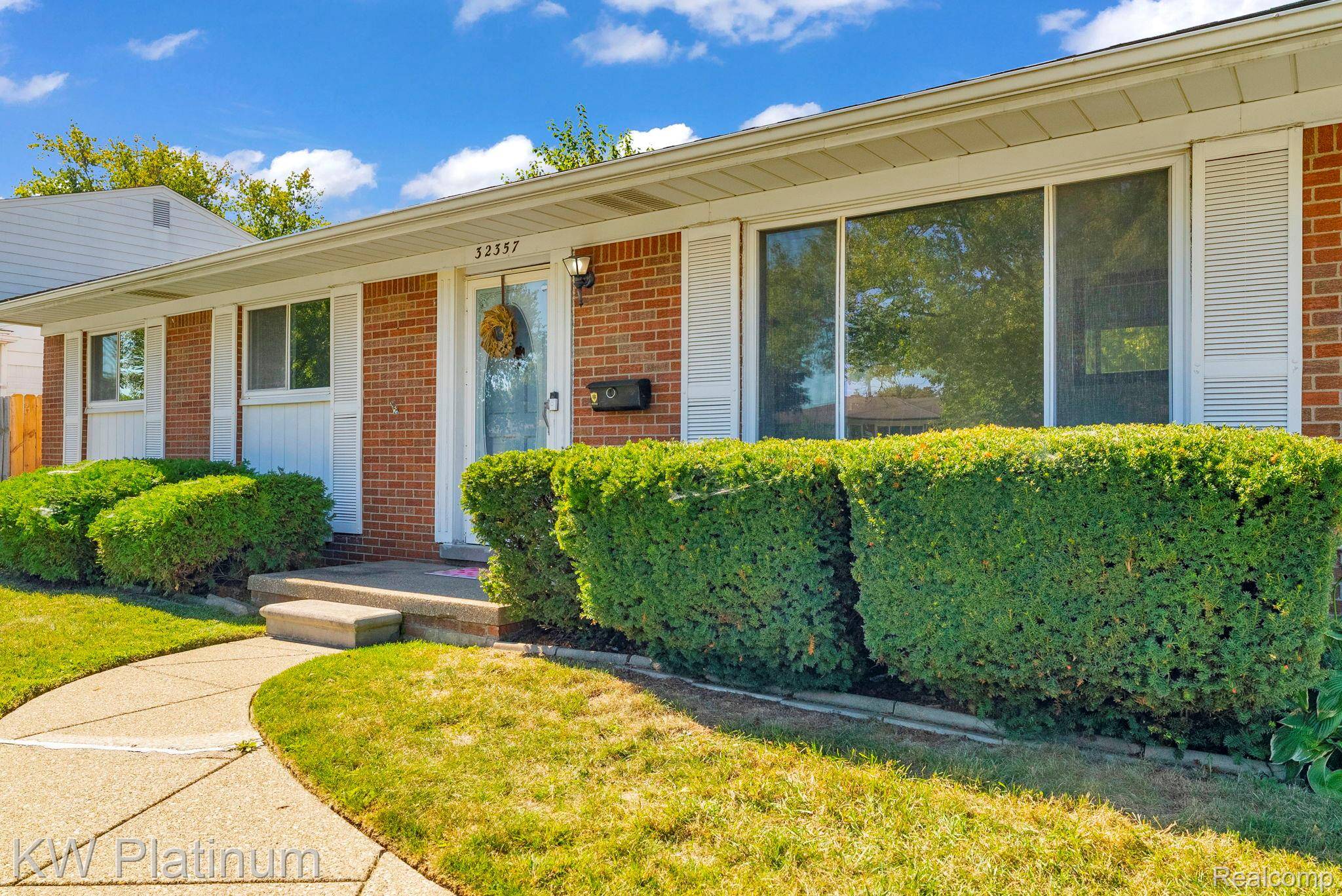 Fraser, MI 48026,32357 Kelly RD