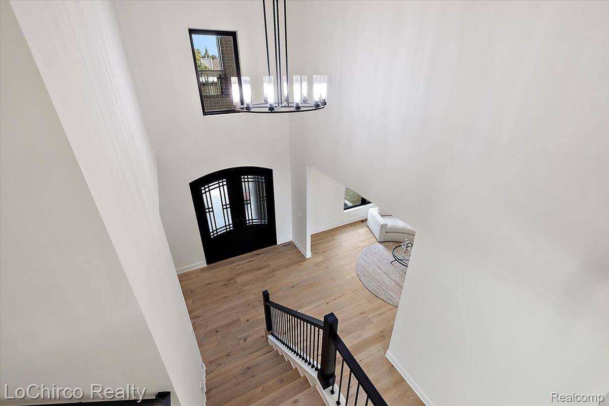 Rochester, MI 48307,674 Springview DR