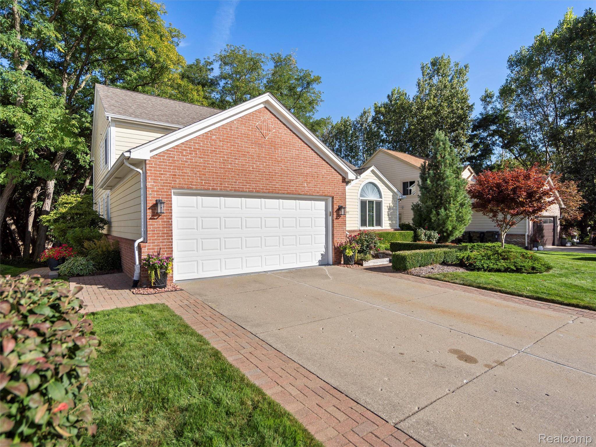 Rochester Hills, MI 48309,3083 Honor DR