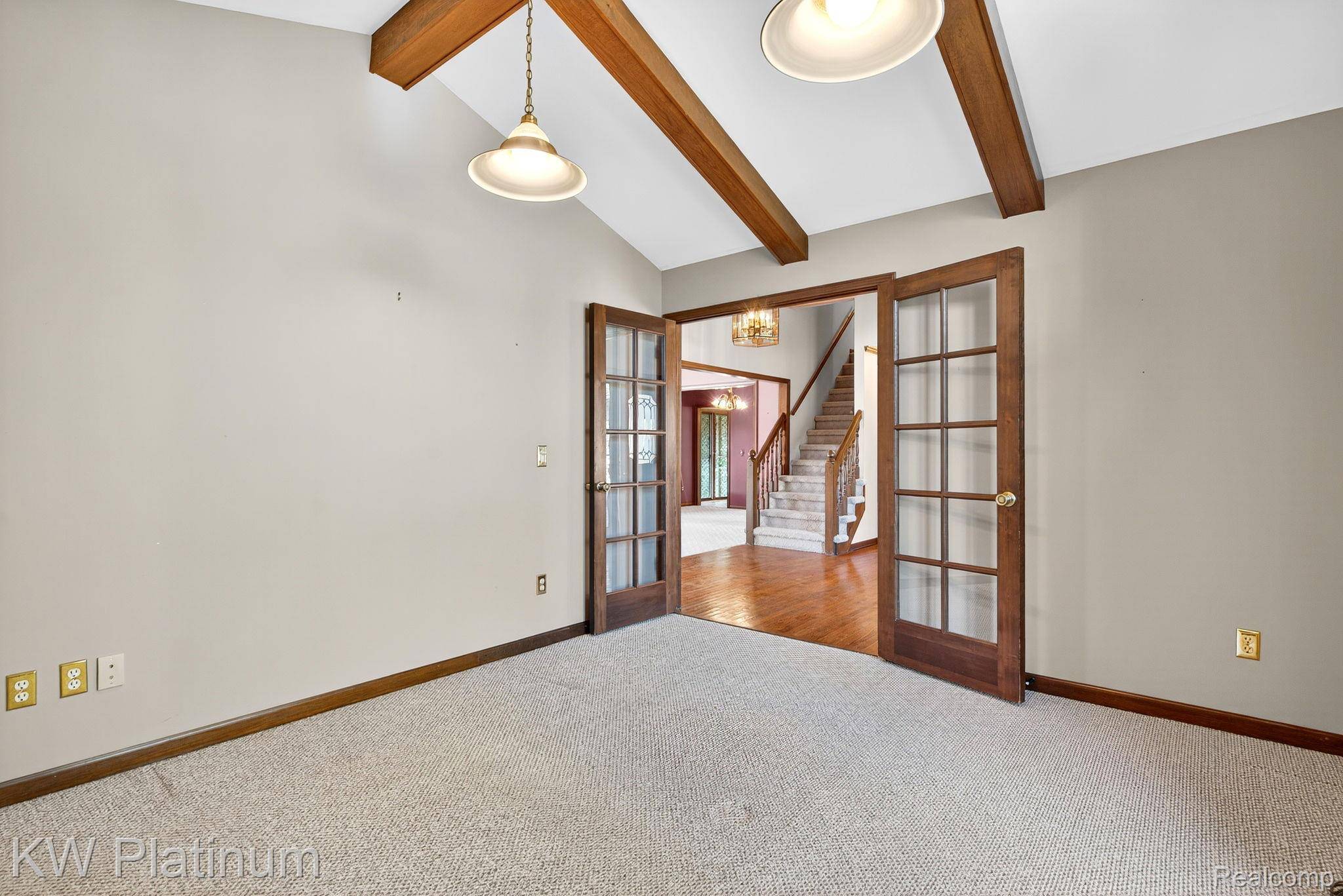 Rochester Hills, MI 48309,842 Timberline DR