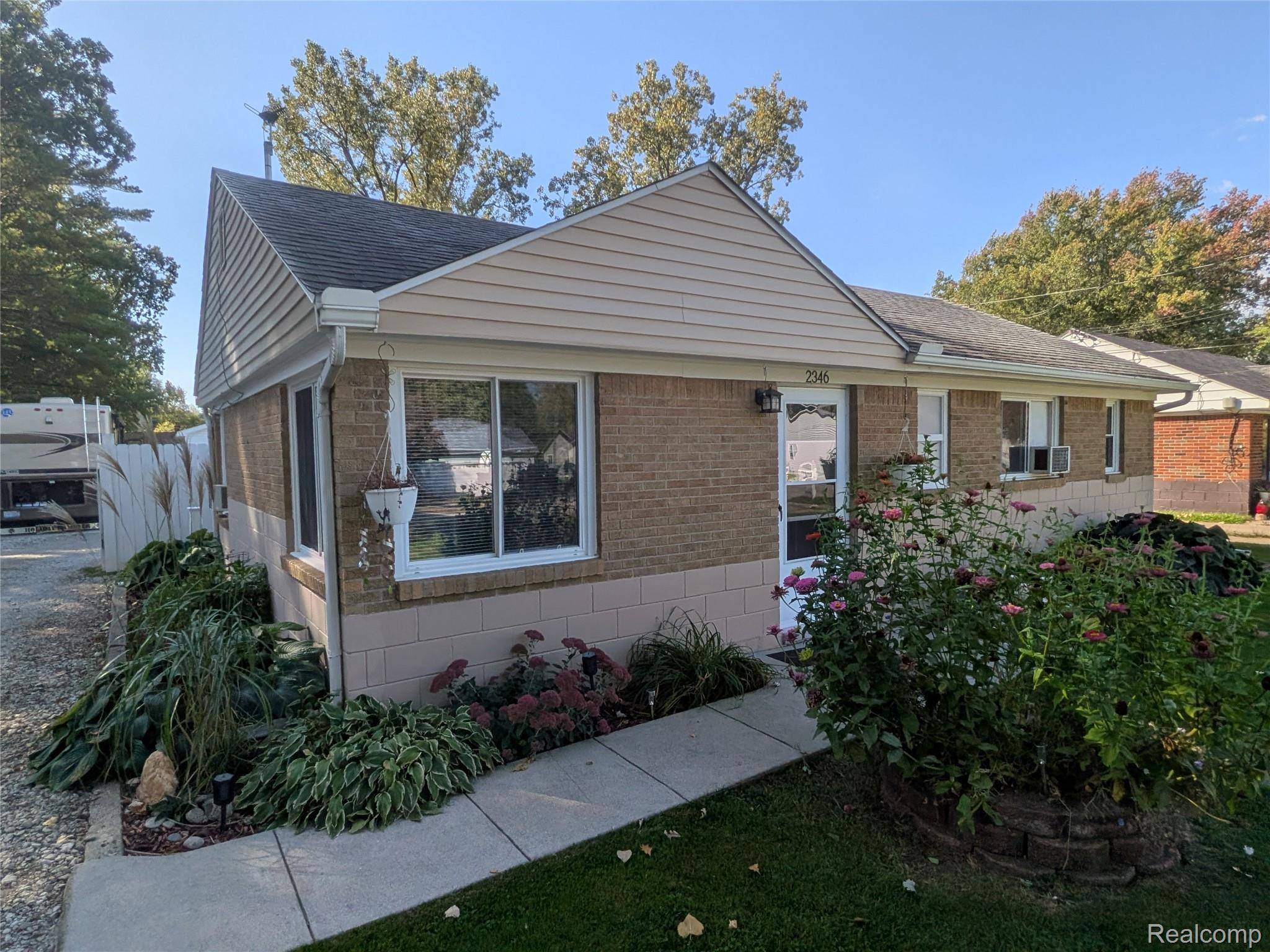 Grand Blanc, MI 48439,2346 Rollins ST