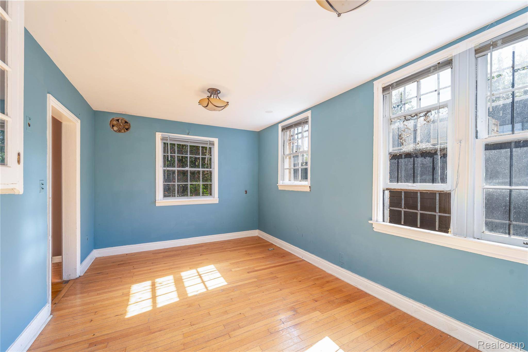 Detroit, MI 48203,18422 Woodward AVE