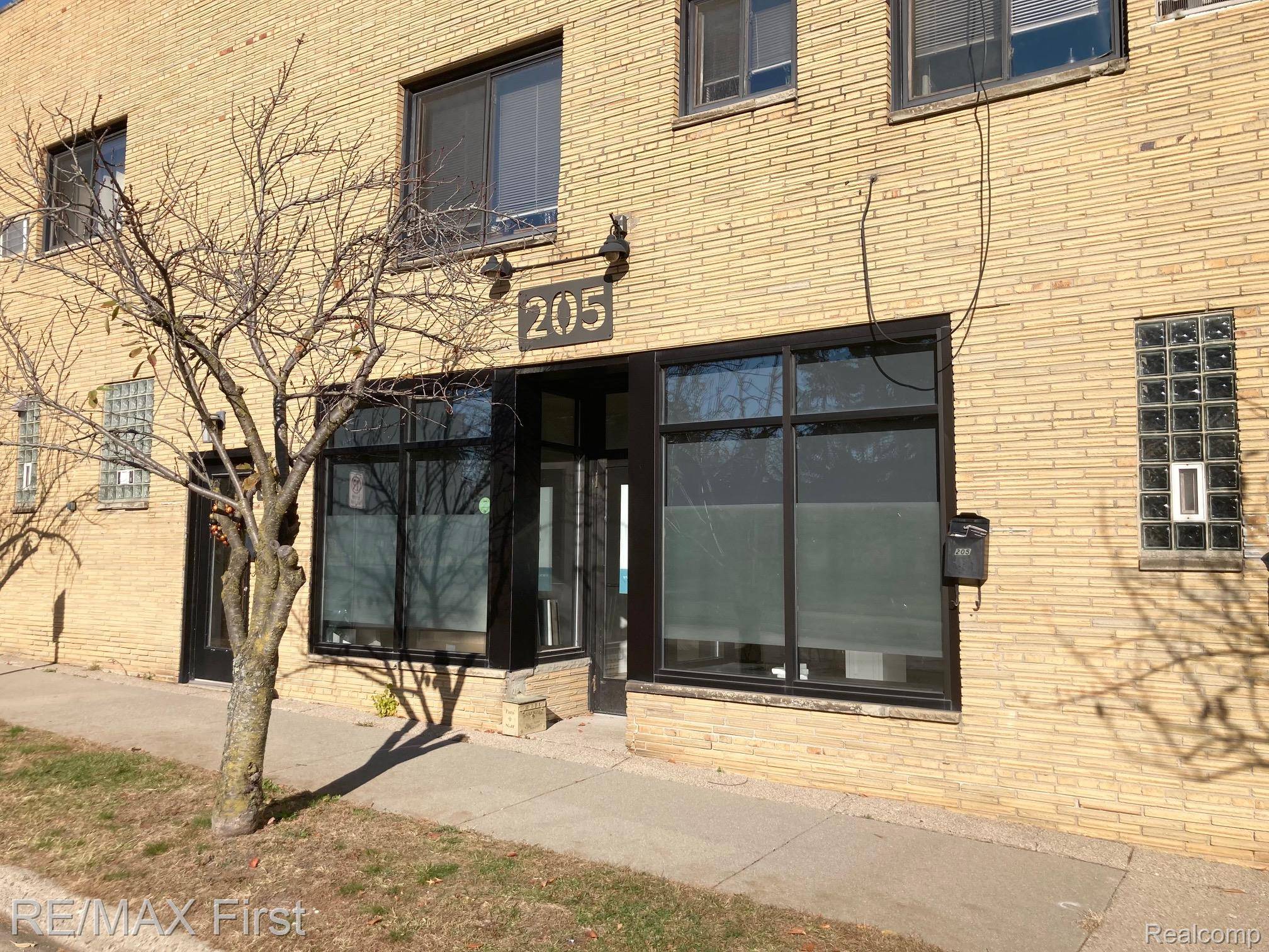 Royal Oak, MI 48067,205 Dewey ST