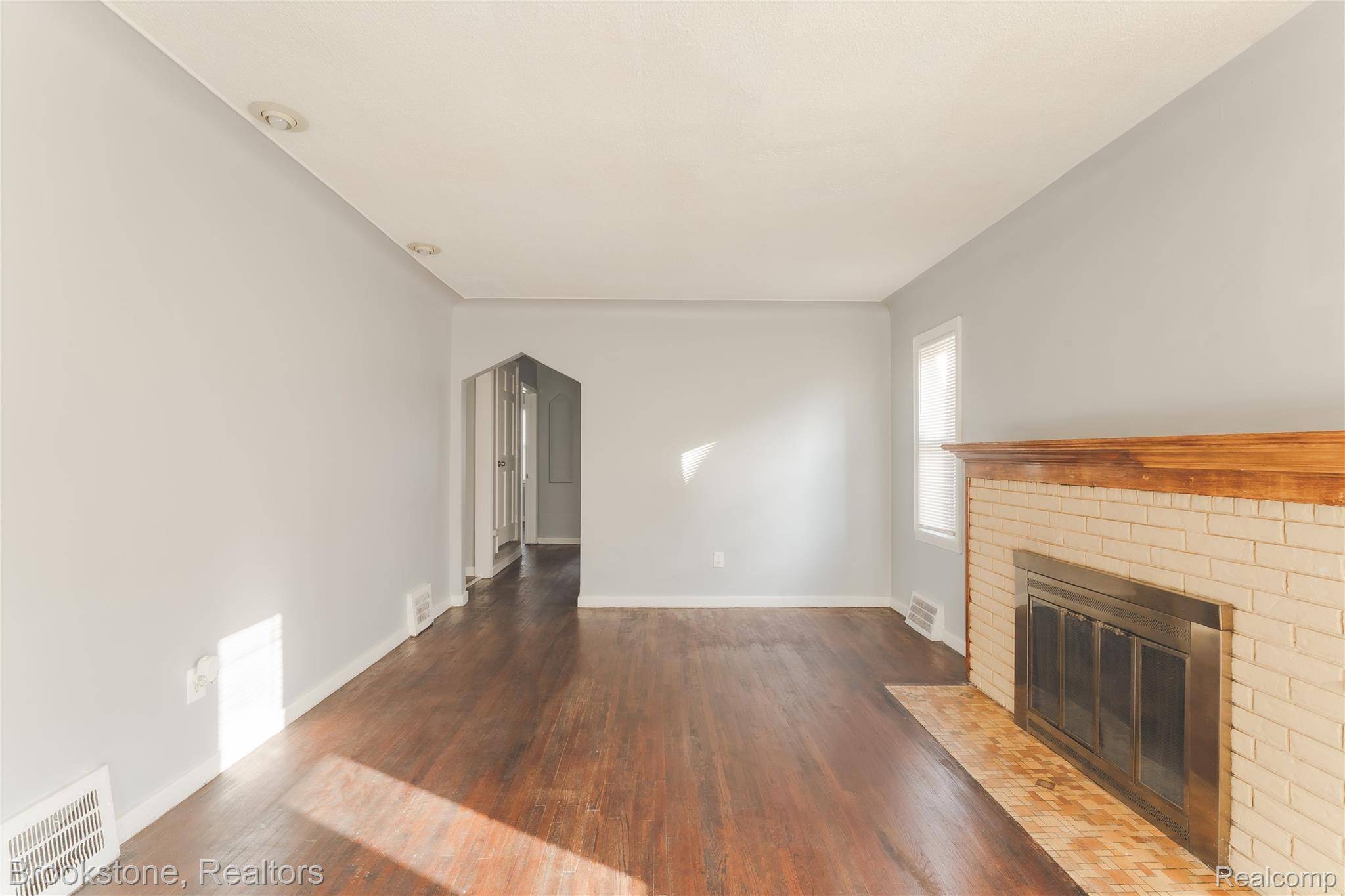 Eastpointe, MI 48021,15145 Sprenger AVE