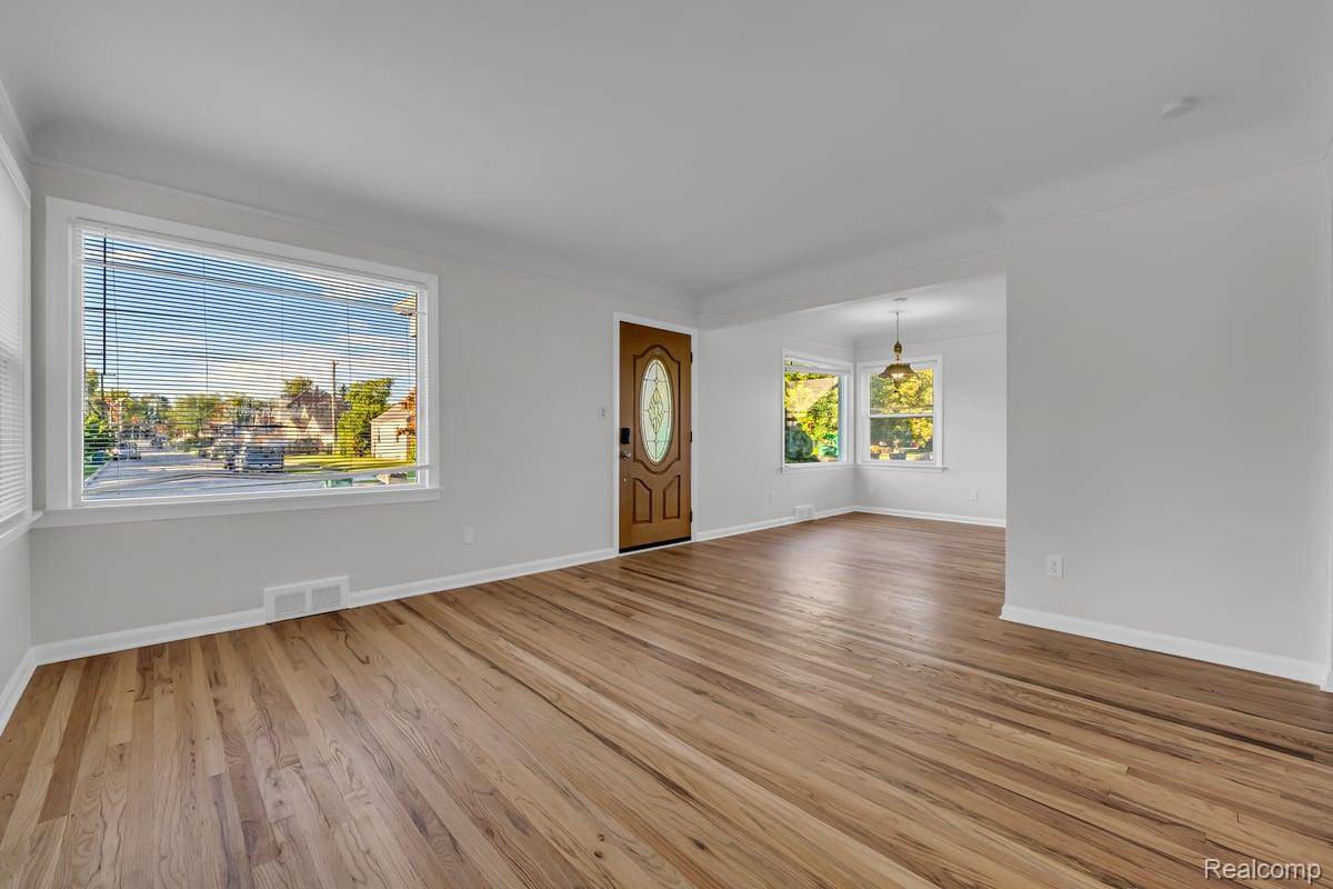 Dearborn, MI 48124,22334 Nowlin ST