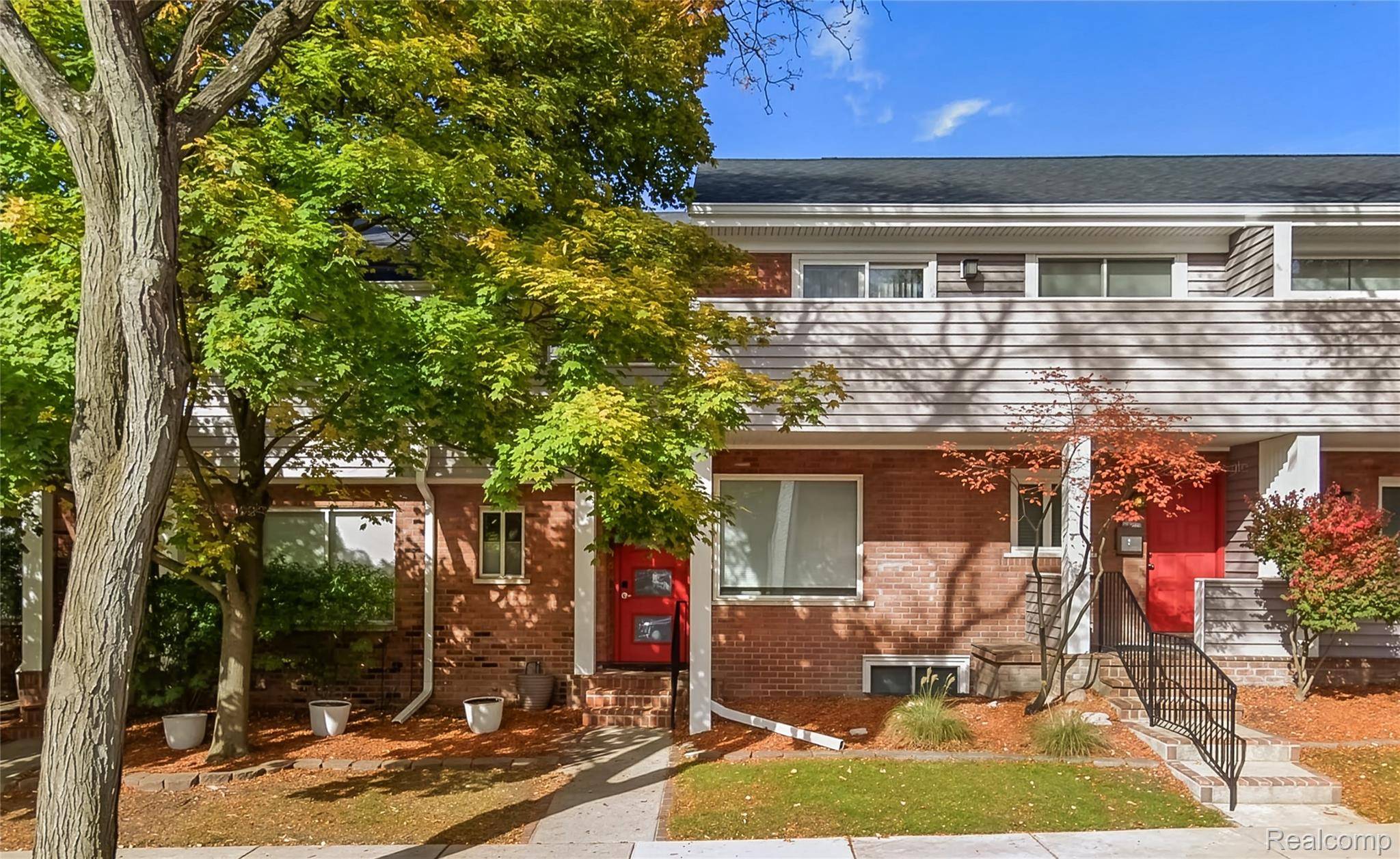 Birmingham, MI 48009,586 W Merrill ST