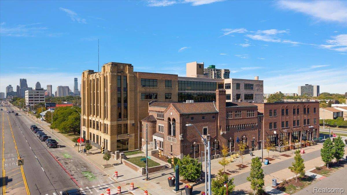 Detroit, MI 48207,2761 E Jefferson AVE