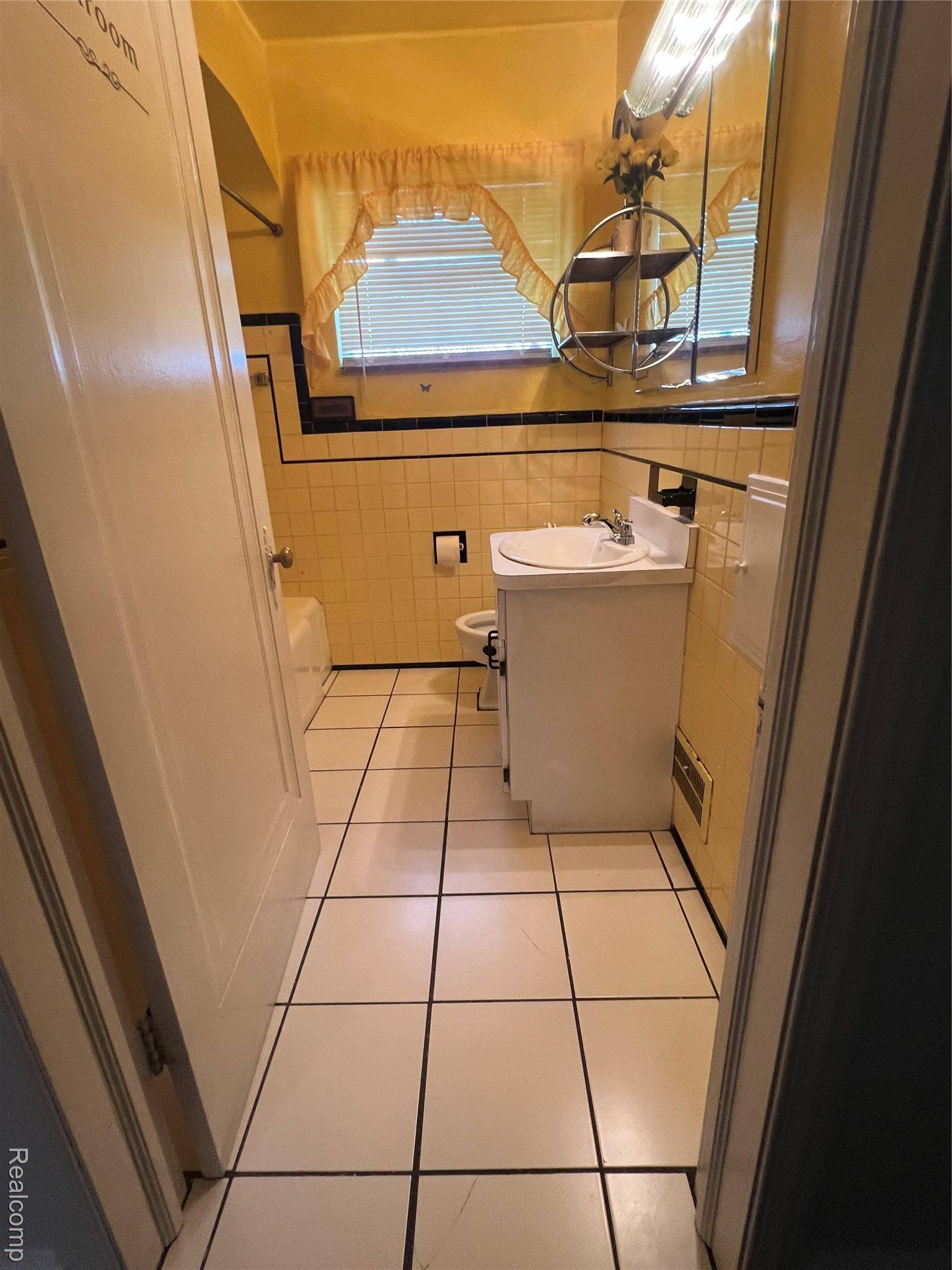 Detroit, MI 48205,15666 Eastwood ST