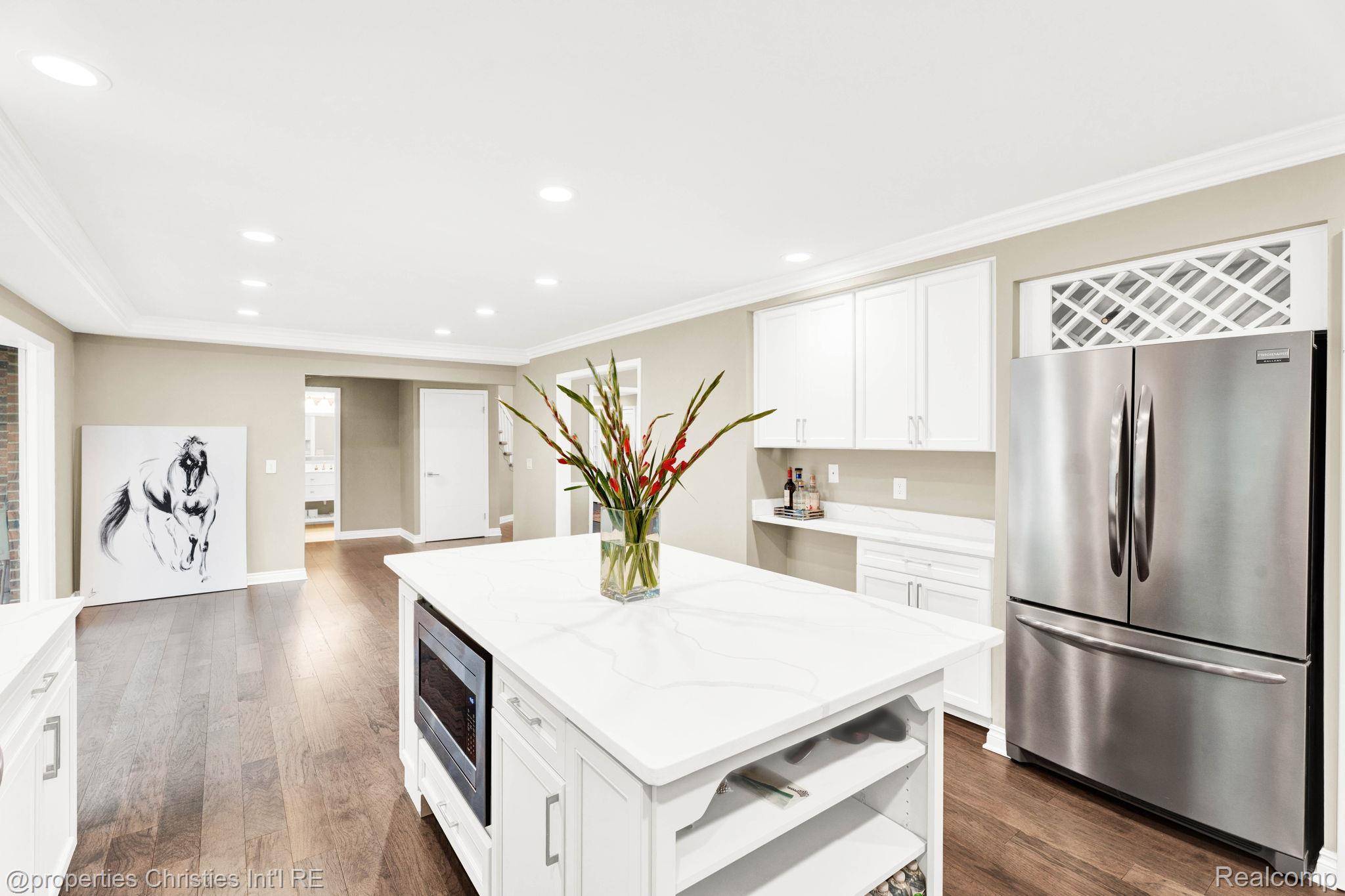 Rochester Hills, MI 48306,2935 Woodford CIR