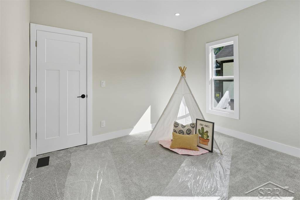 Midland, MI 48640,119 E Hines ST