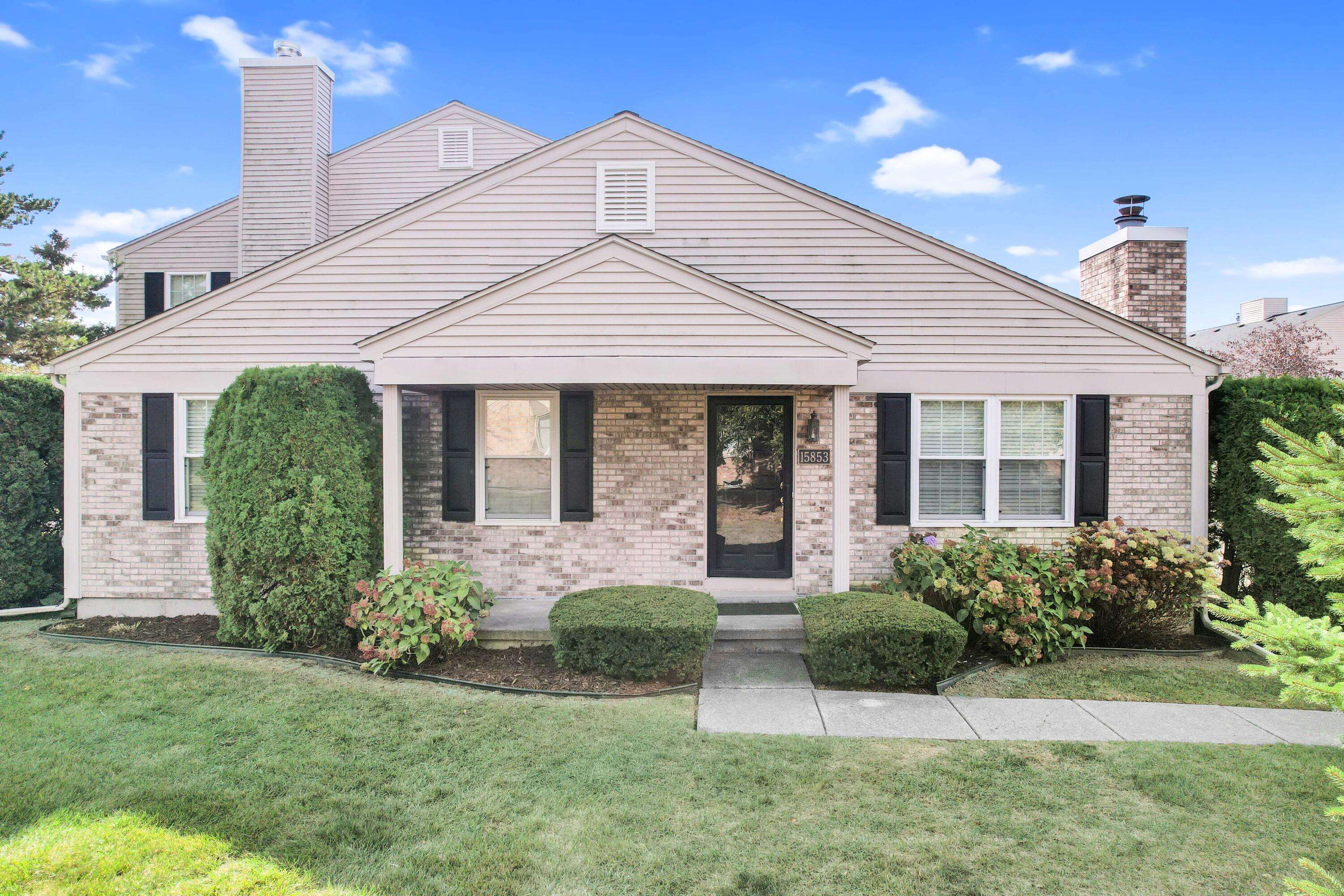 Clinton Twp, MI 48038,15853 Cambridge DR ##5