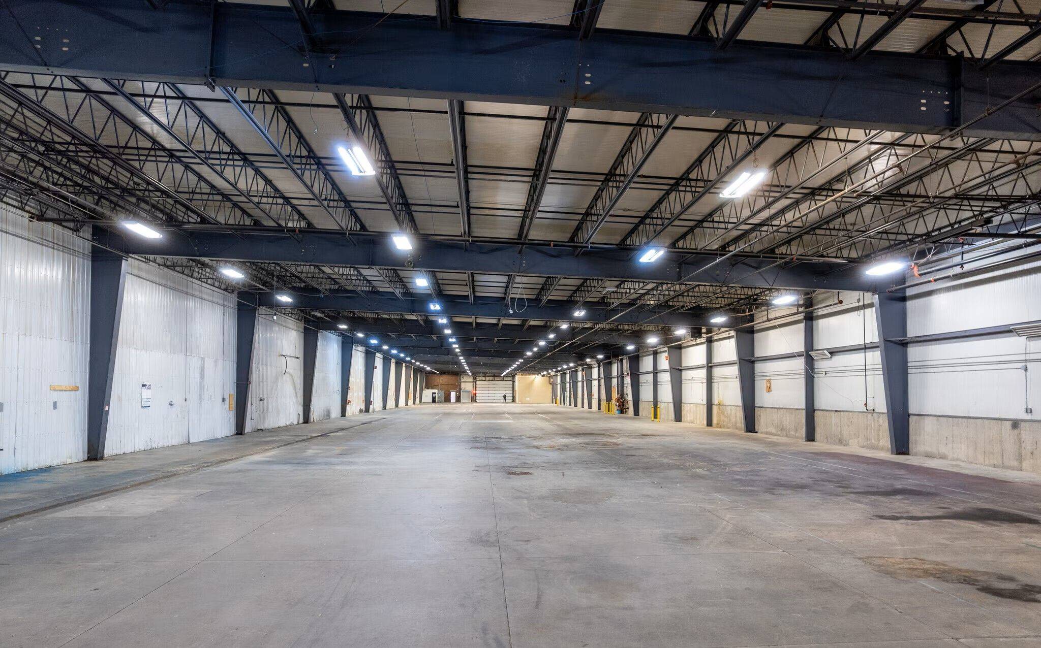 Vaughan, ON L4K 1Z6,8301 Keele ST #2