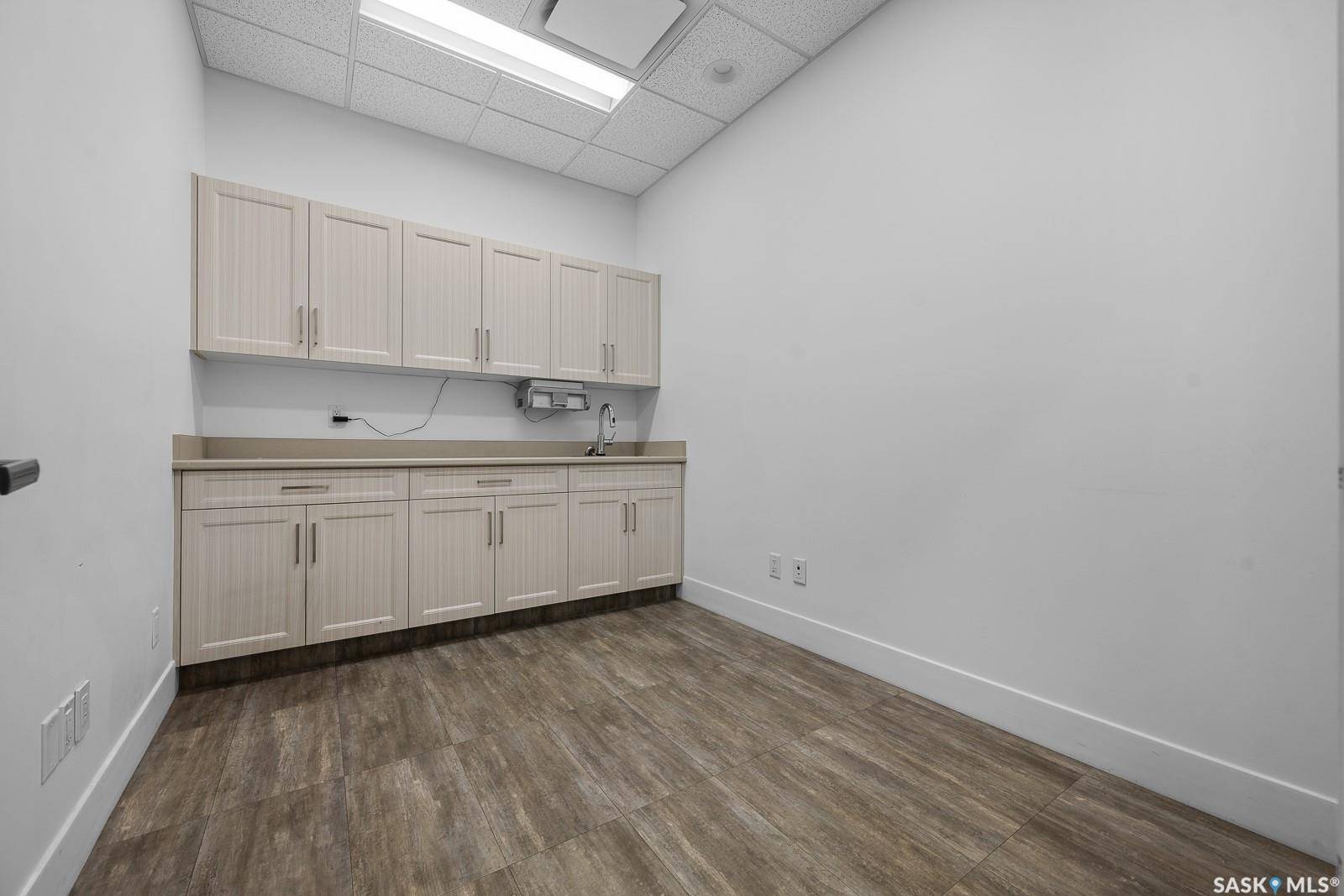 Regina, SK S4P 0L9,1723 BADHAM BOULEVARD #A