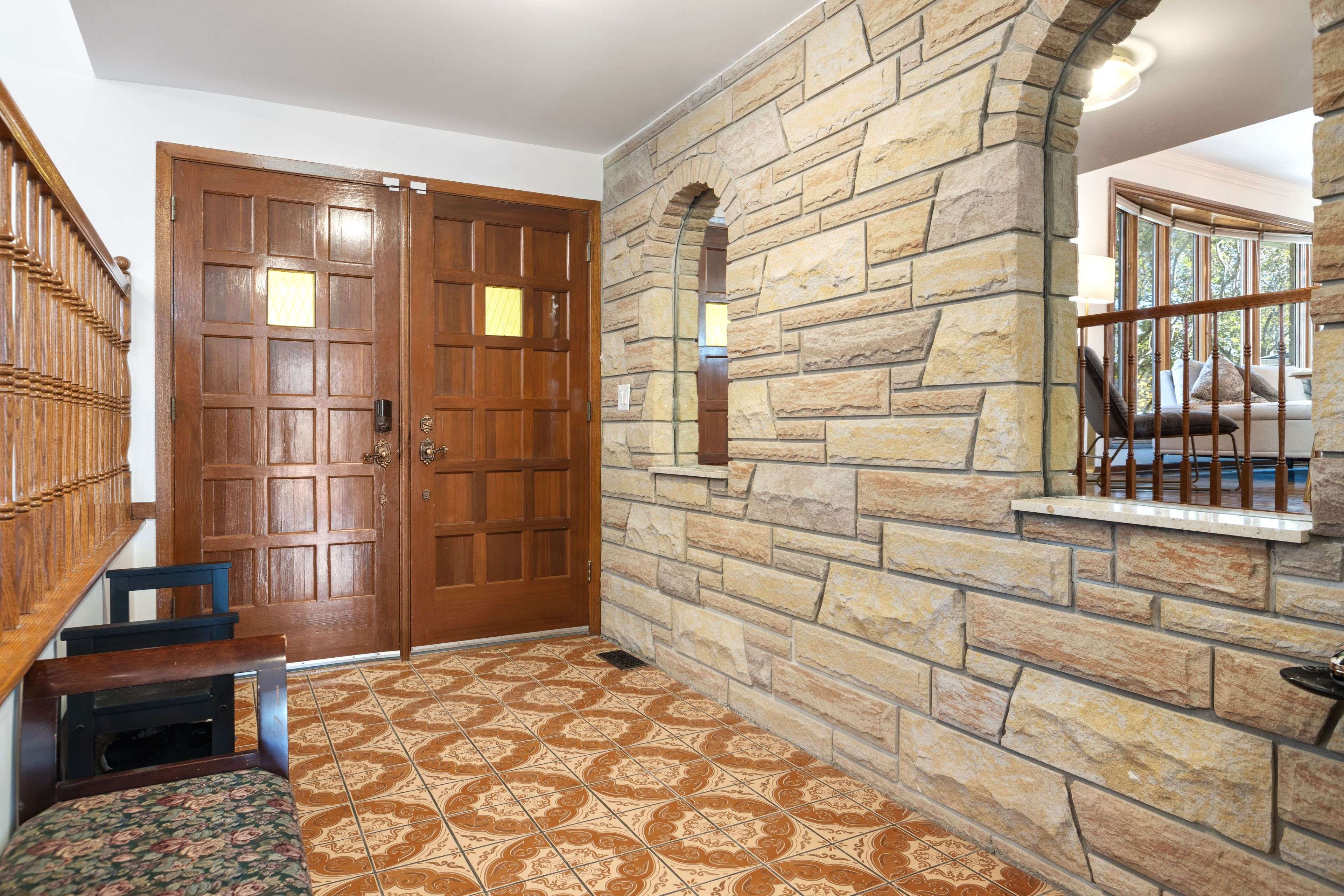 Mooneys Bay - Carleton Heights And Area, ON K2C 1N9,1545 Prince Of Wales DR