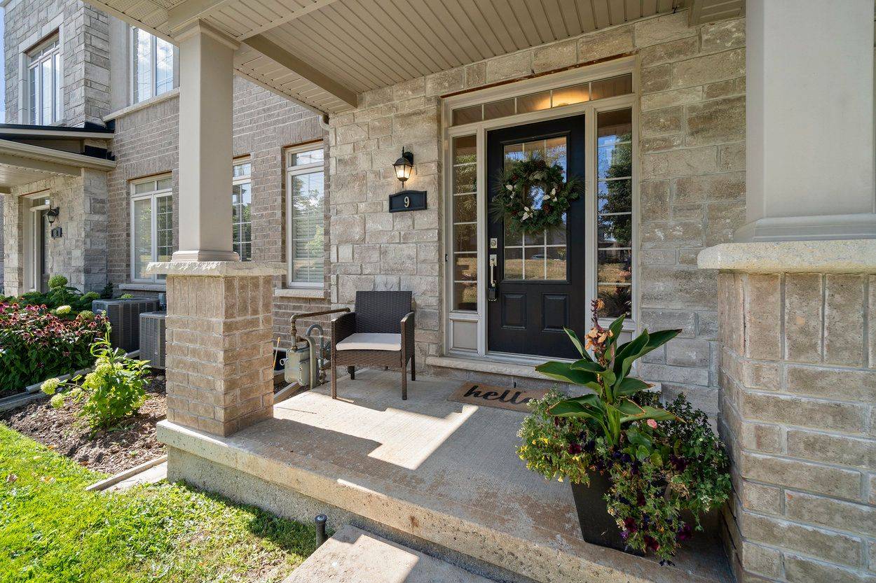 Hamilton, ON L8B 0X2,215 Dundas ST E #9