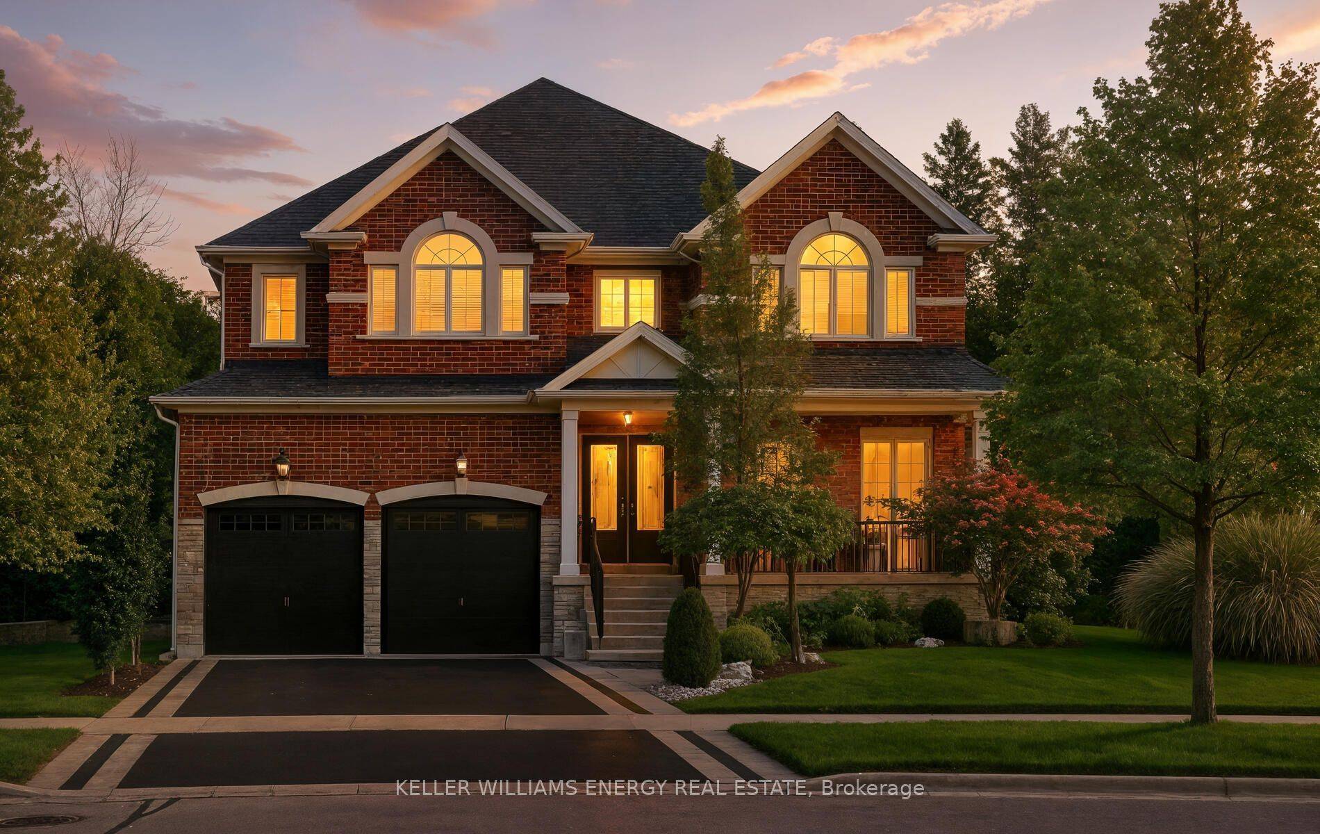 Whitby, ON L1R 0K8,28 Coach CRES